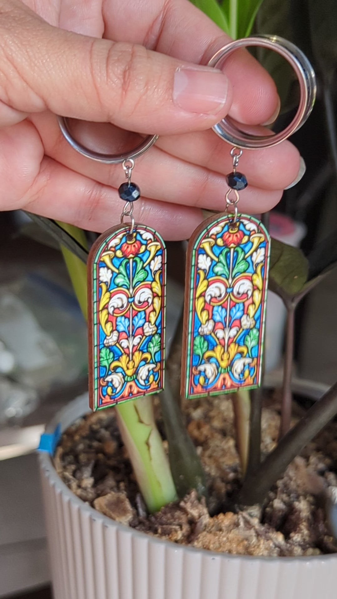 Cathedral dangle gauges