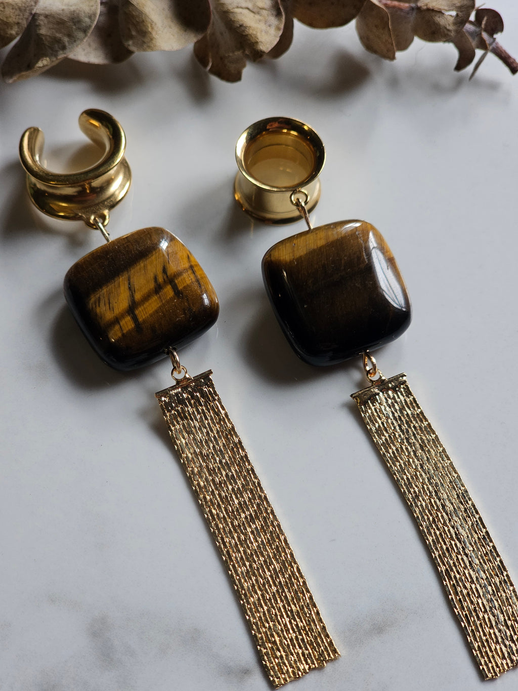 Tiger eye dangle gauges
