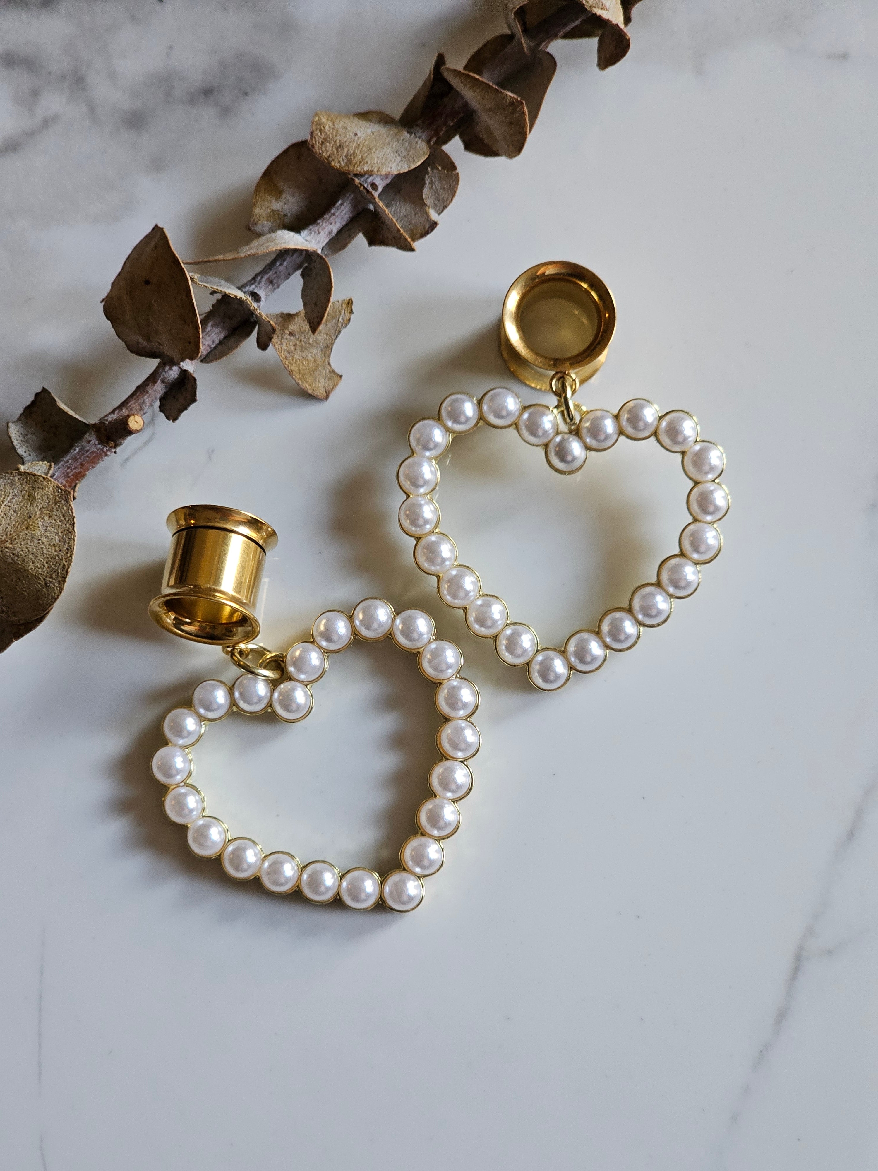 Pearl heart dangle gauges