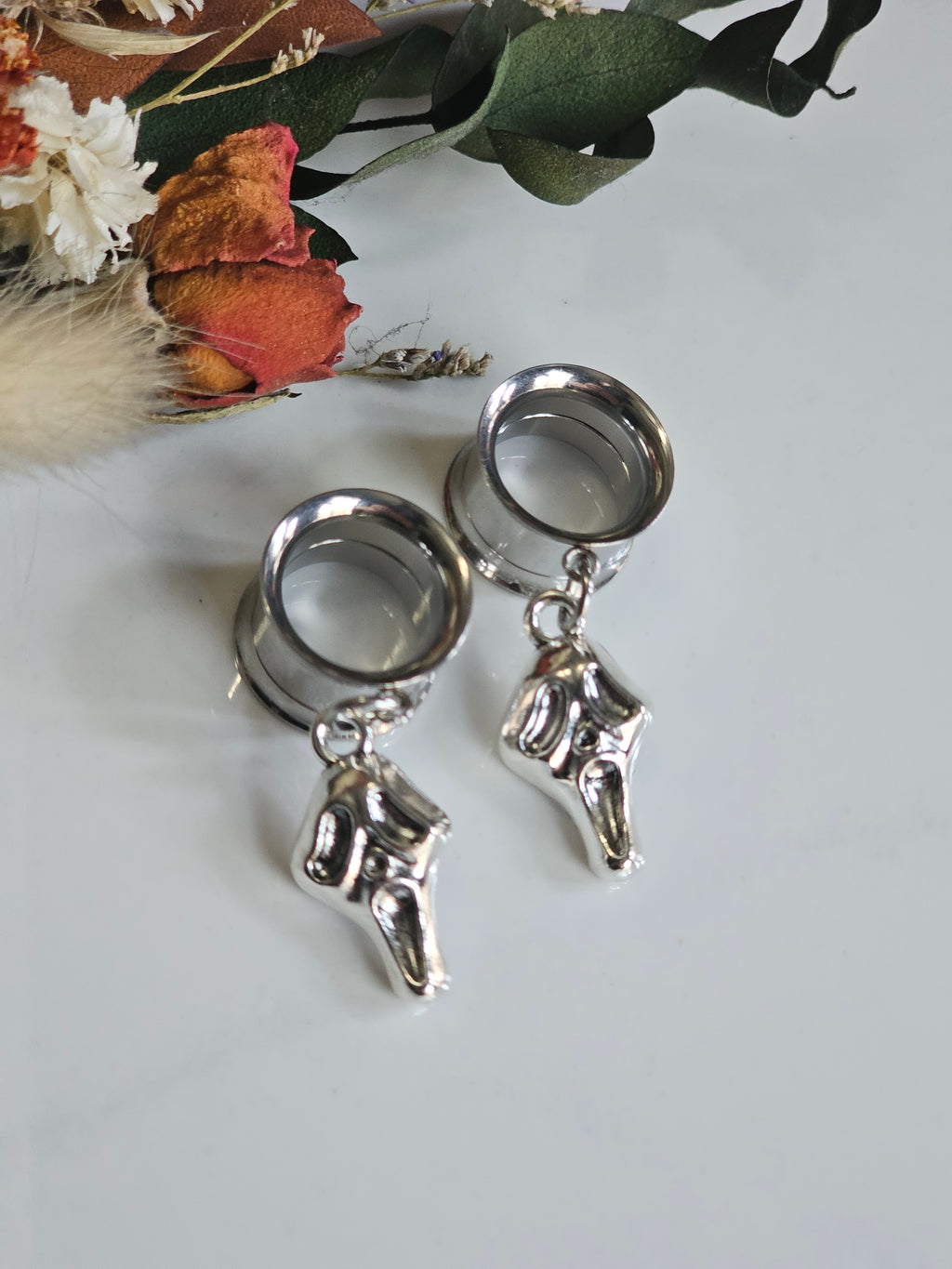 Minimal Halloween ghostface dangle gauges