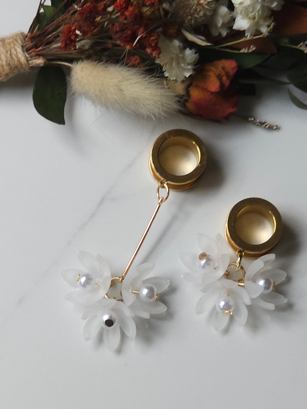 Asymetrical floral dangle gauges