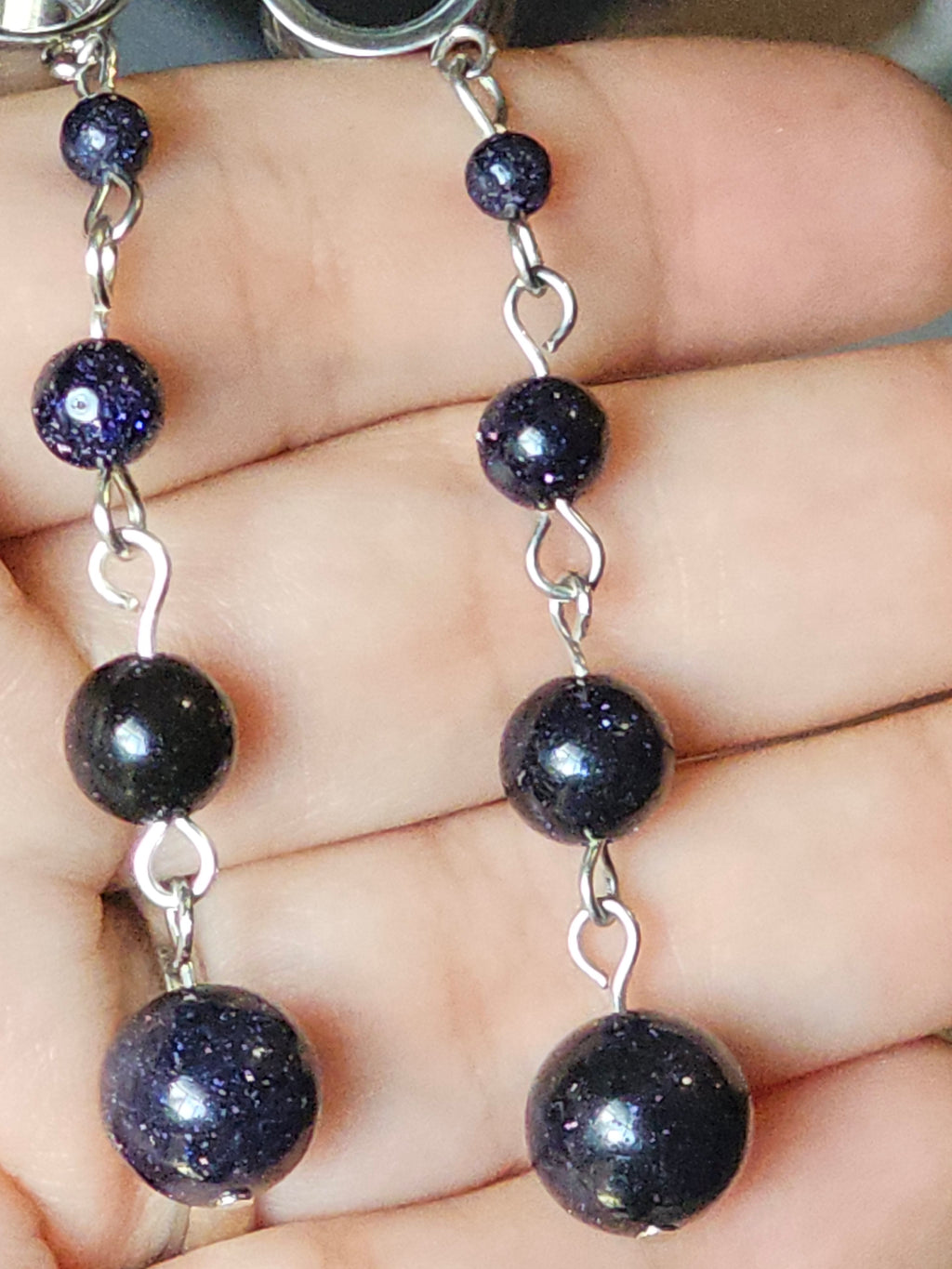 Blue sandstone dangle gauges