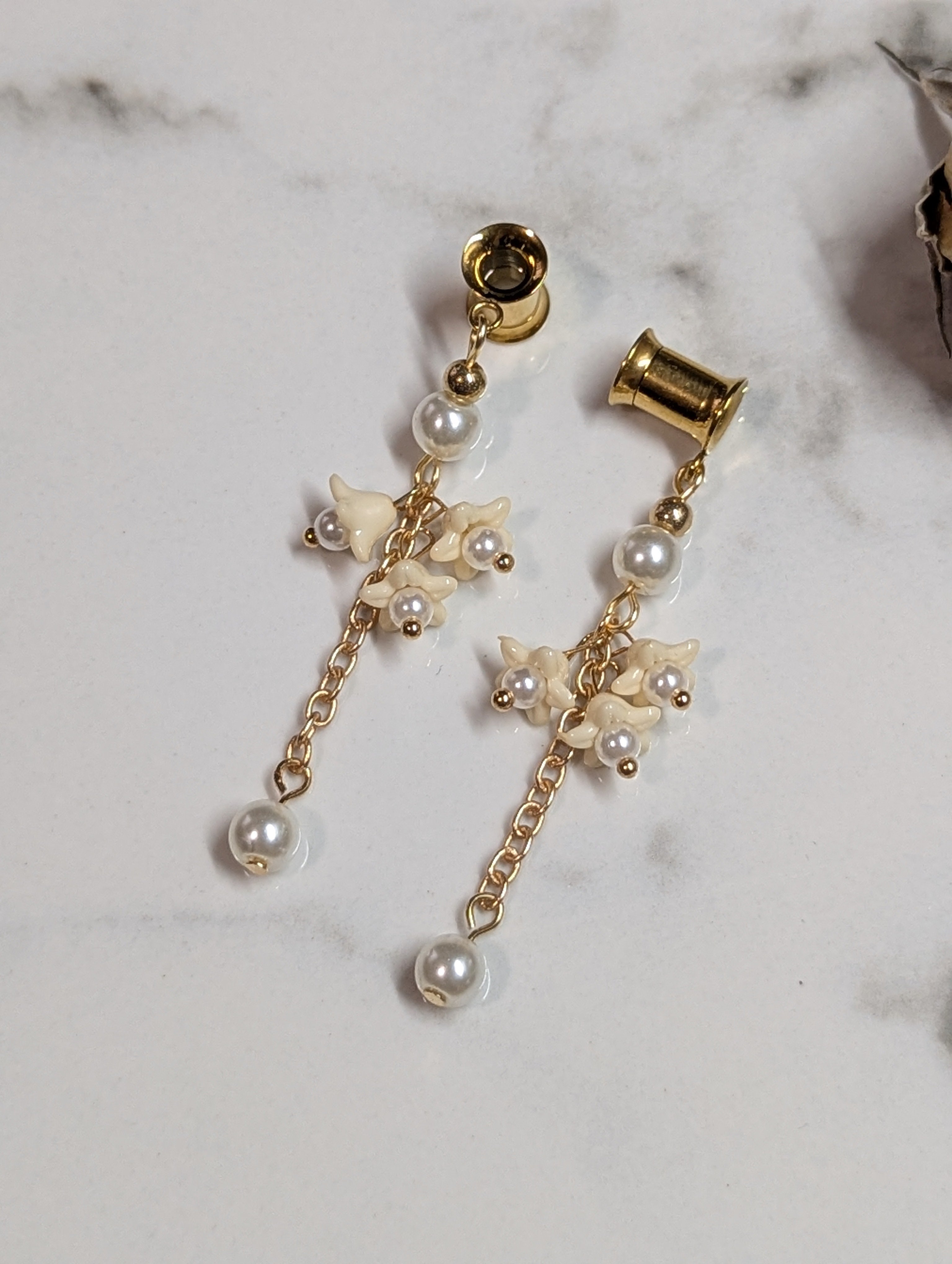 Floral bridal dangle gauges