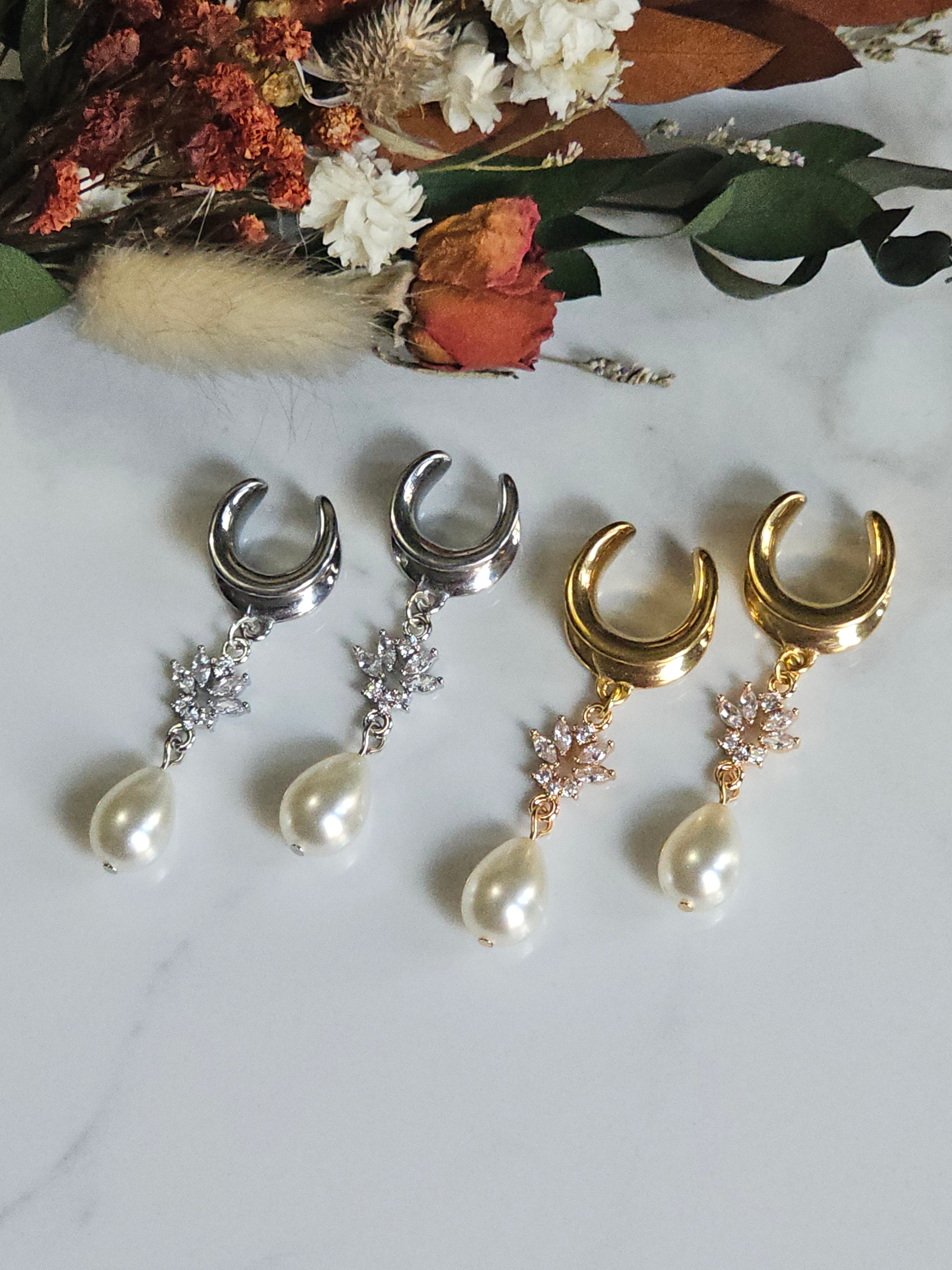 Beige Mallorca Pearl dangle saddles