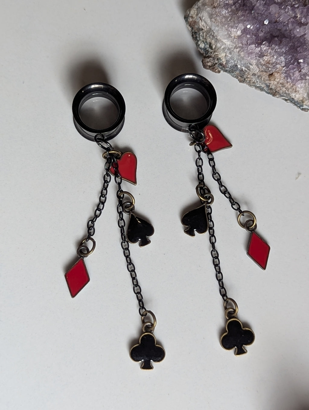 Queen of suits dangle gauges