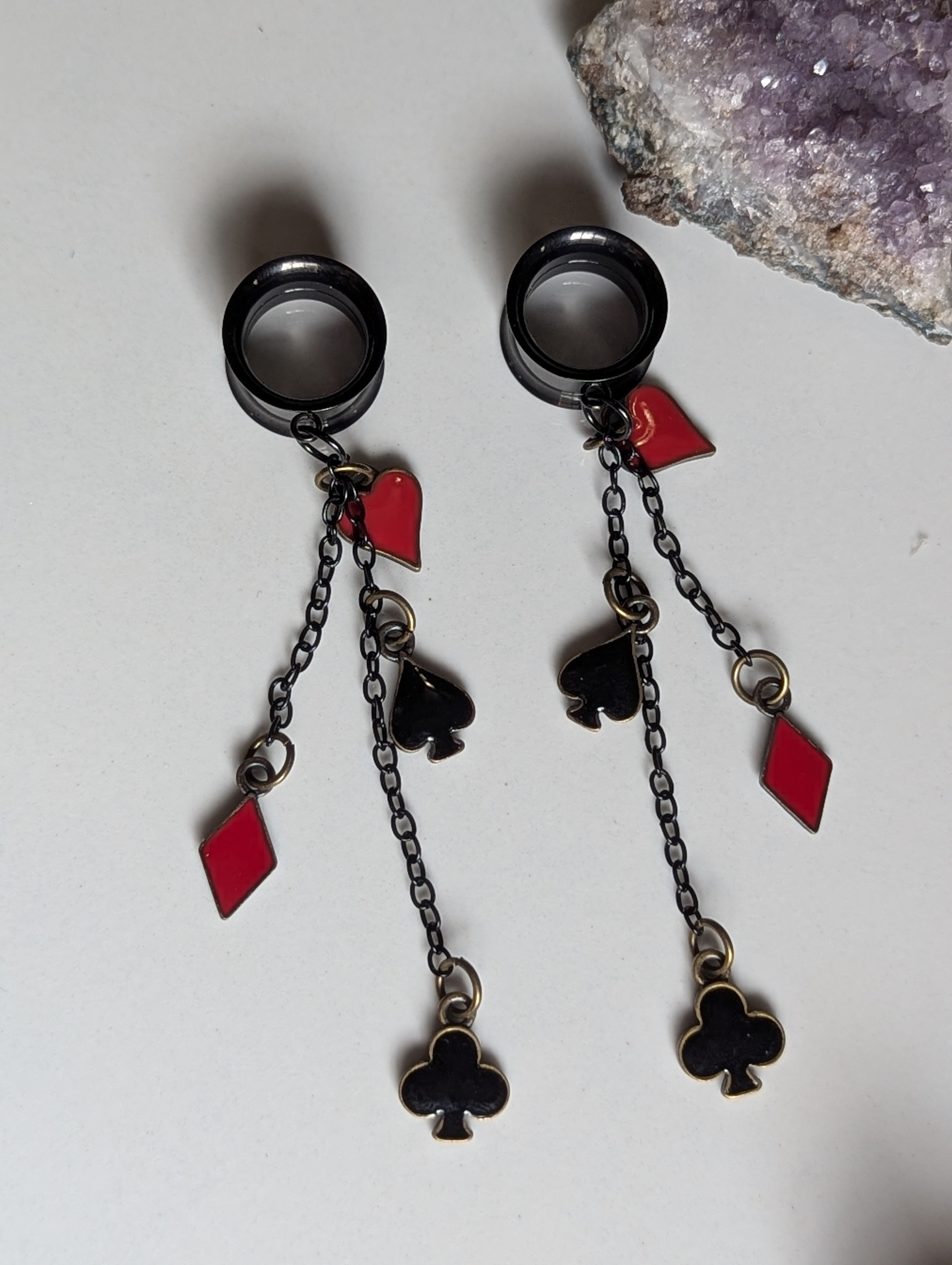 Queen of suits dangle gauges