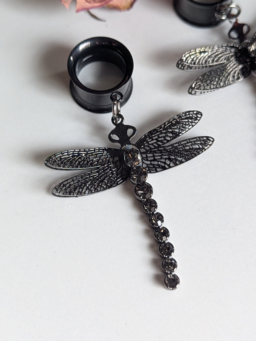 Dragonfly dangle gauges