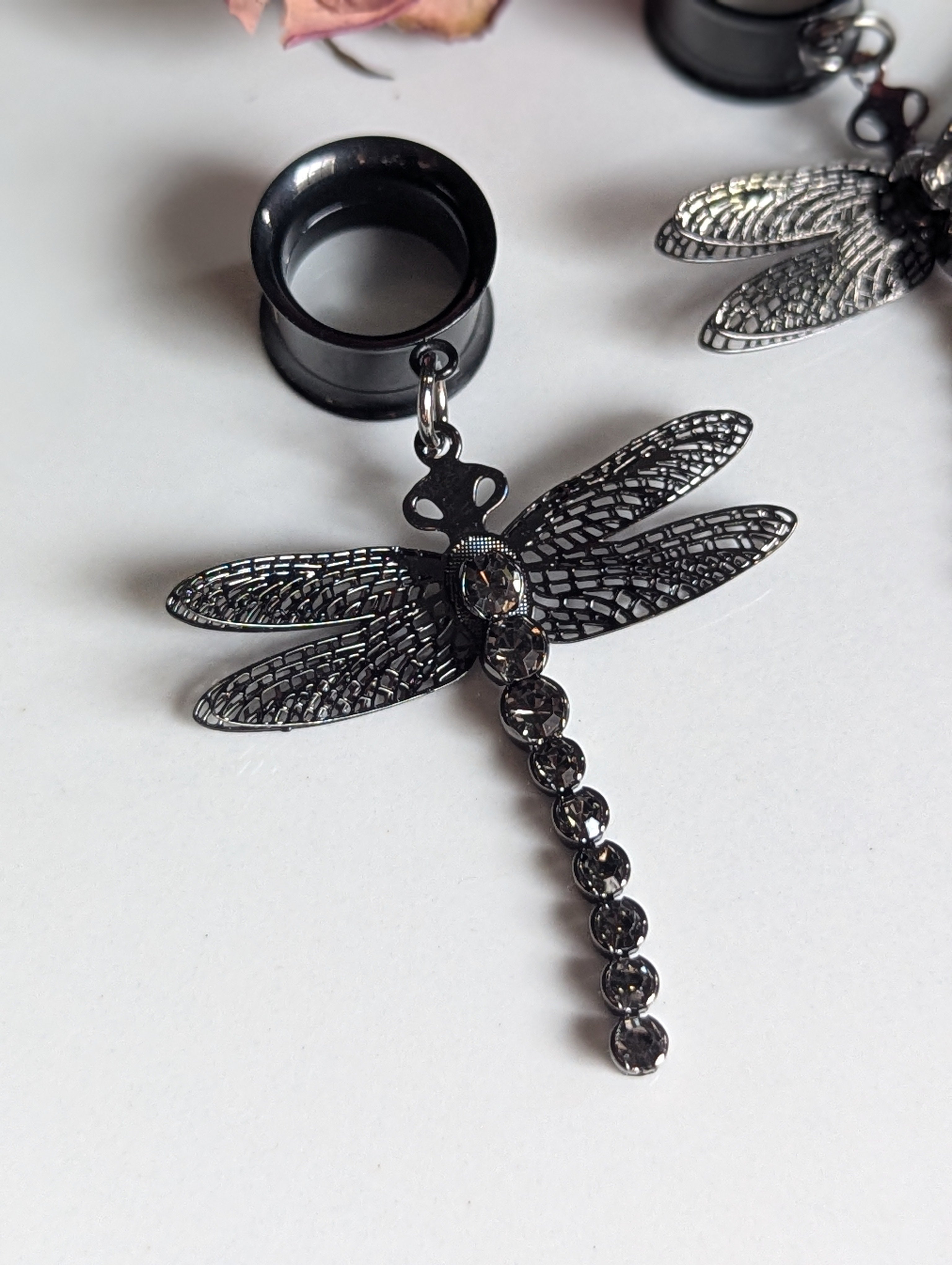 Dragonfly dangle gauges