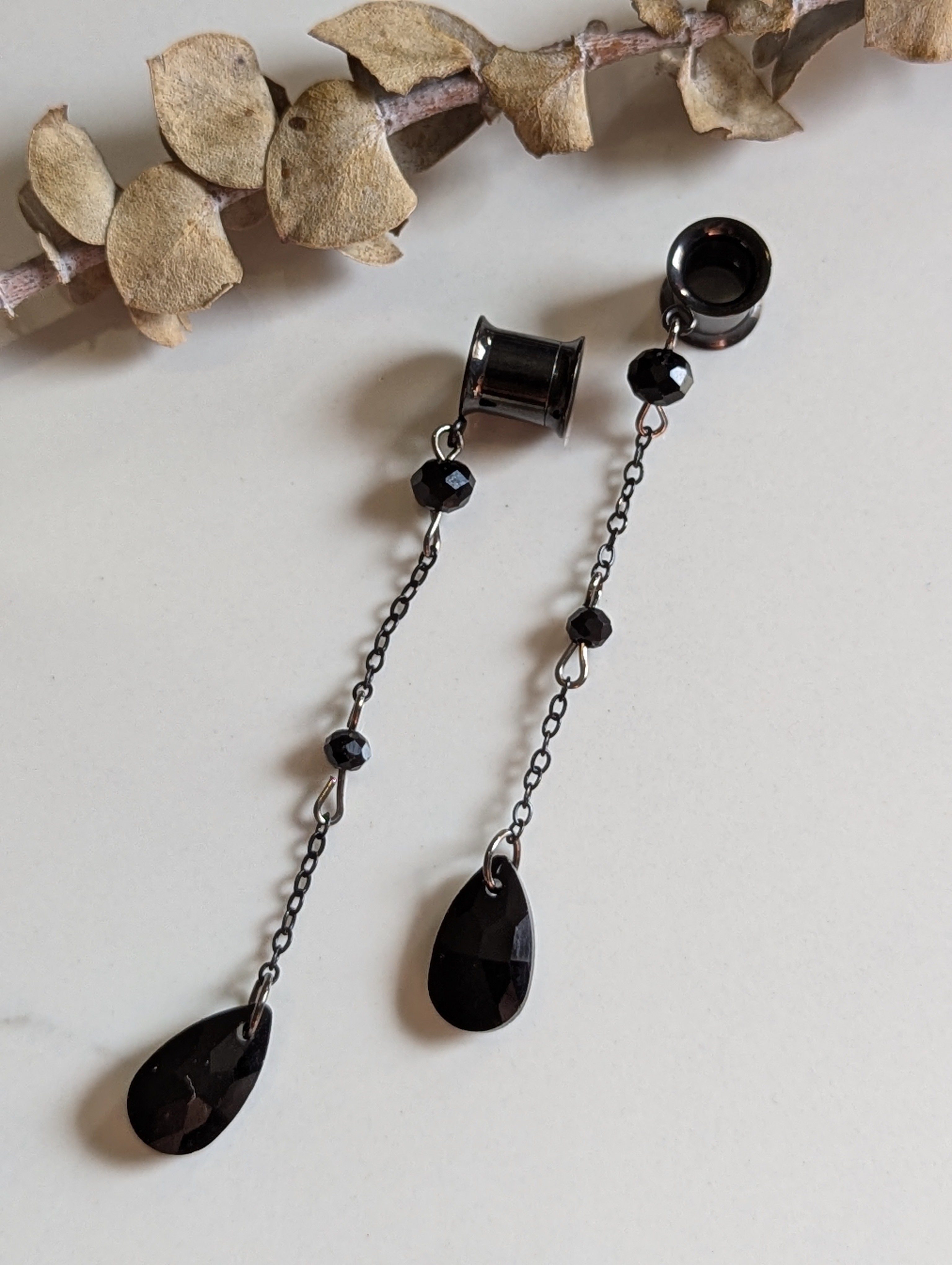 Simple black dangle gauges