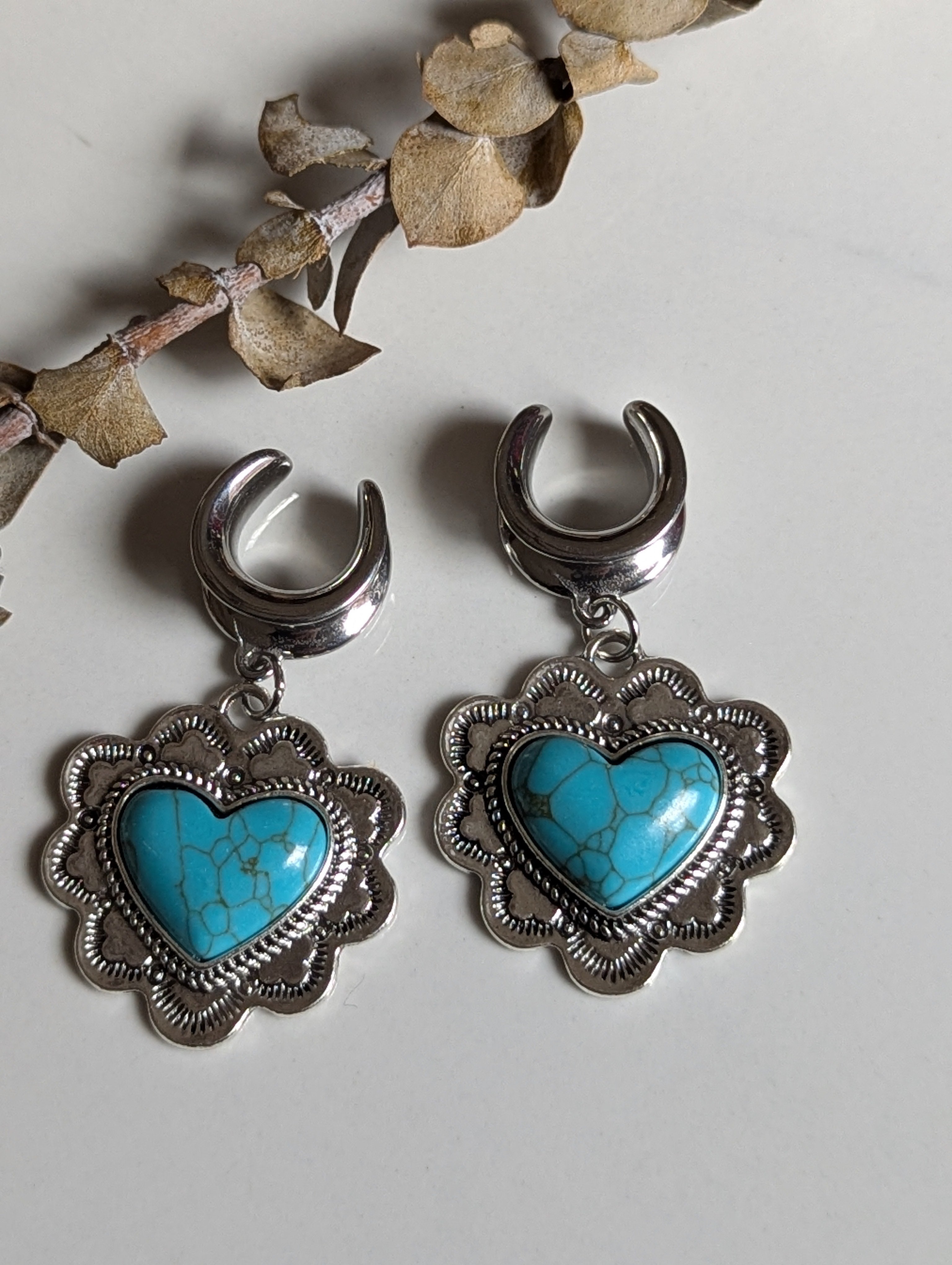 Turquoise heart saddle gauges