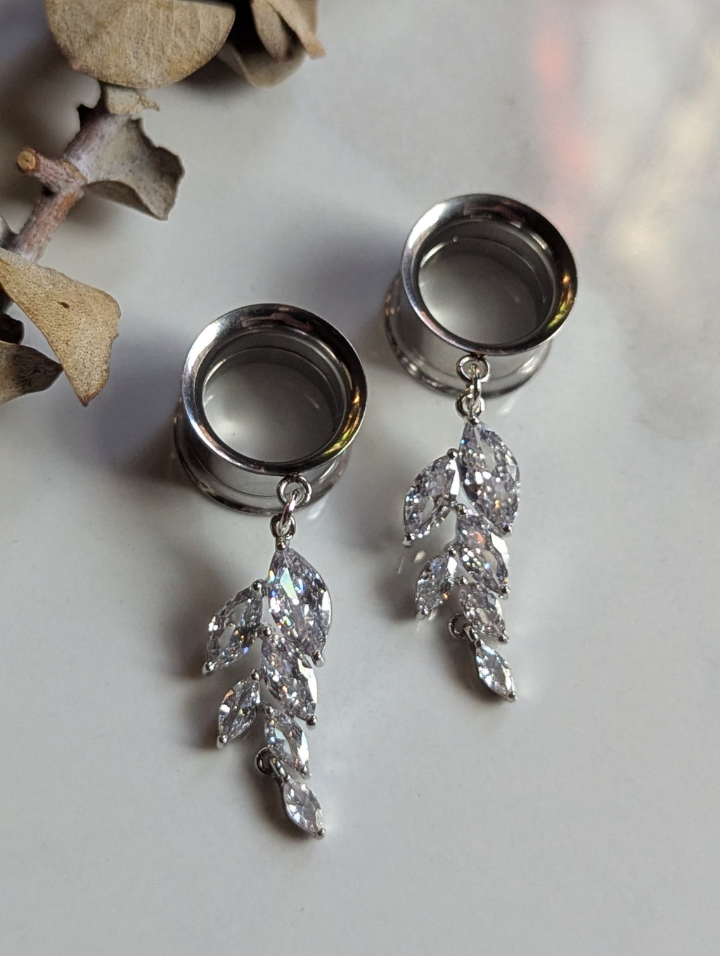 Crystal leaf dangle gauges