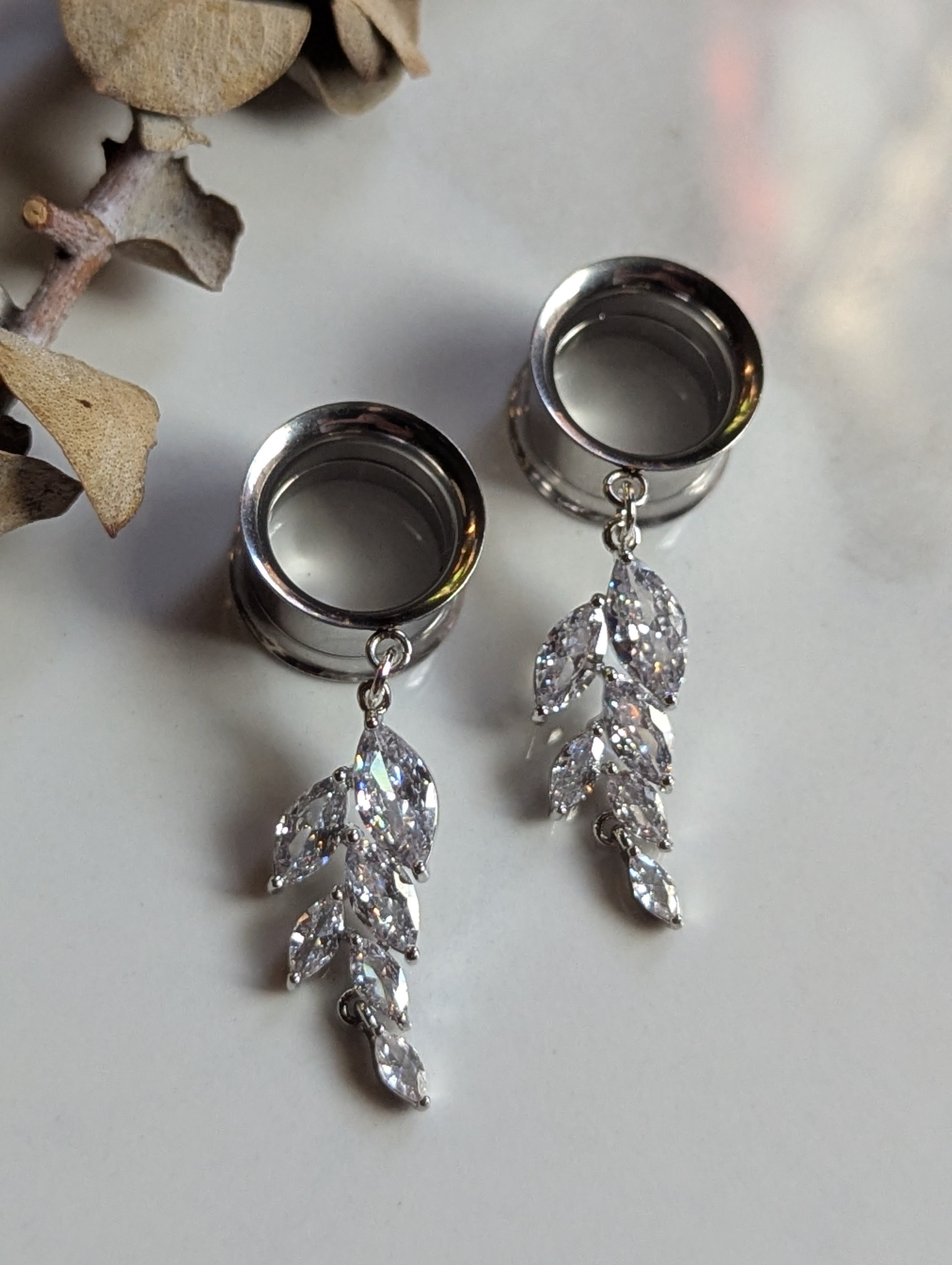 Crystal leaf dangle gauges