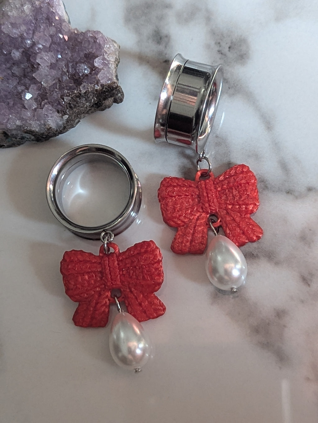 Quilted bow dangle gauges