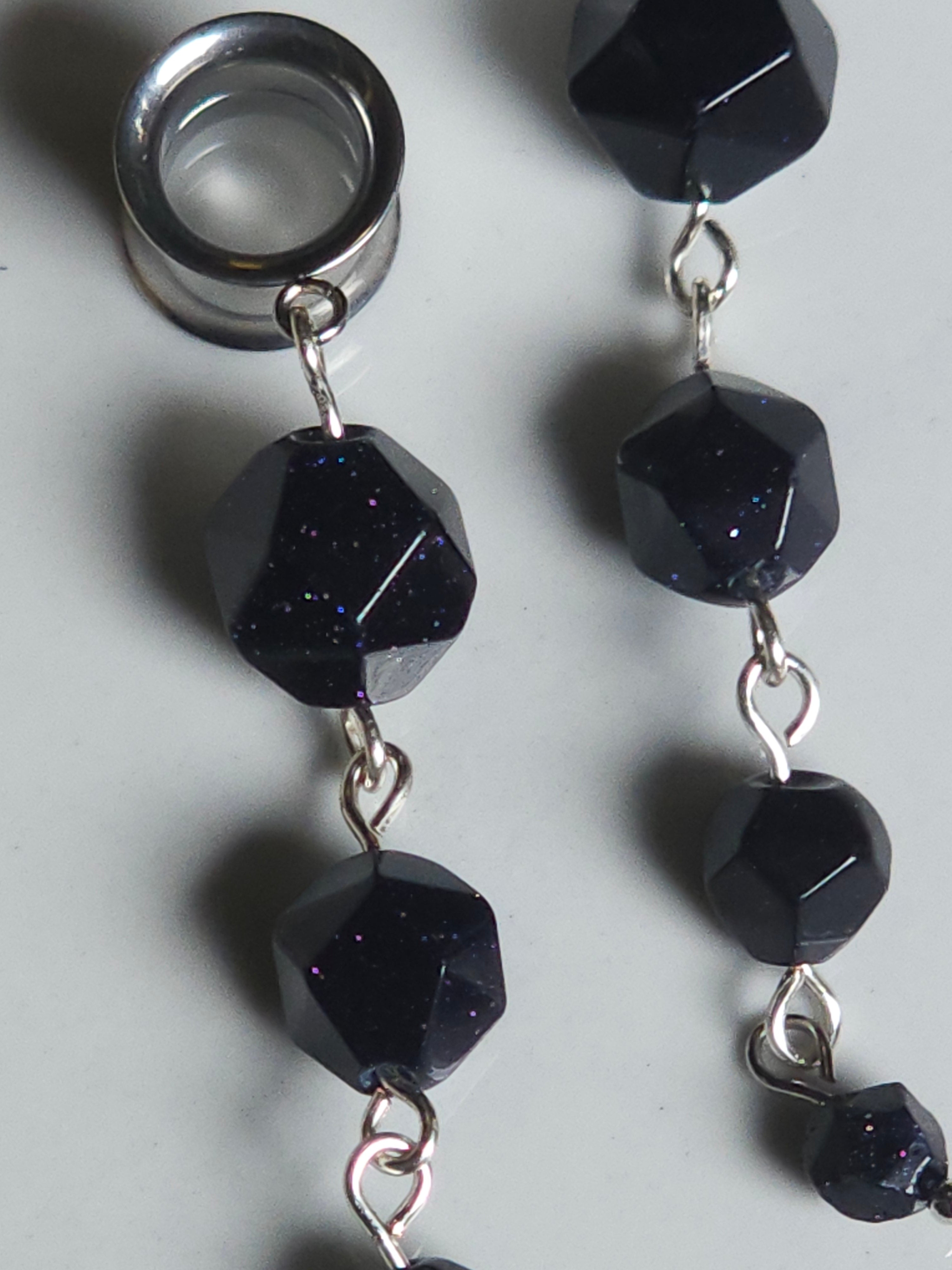 Blue sandstone dangle gauges