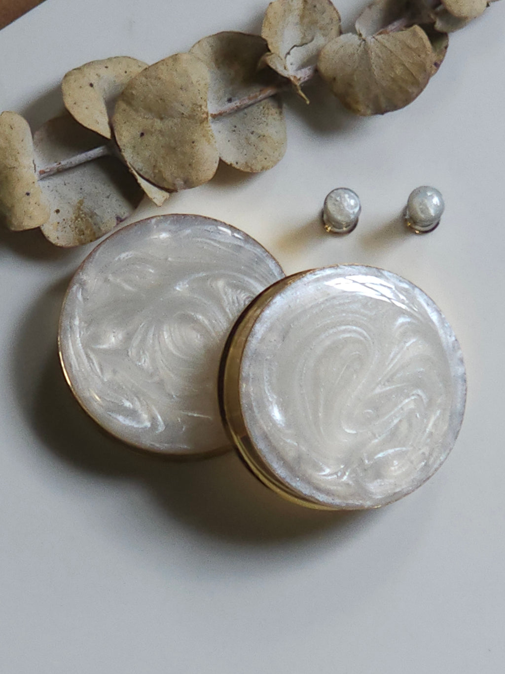 Pearlescent gauges plugs