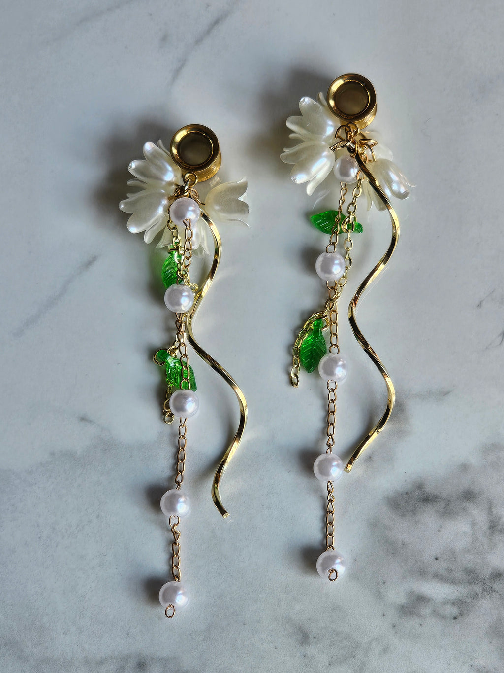 Faux pearl lily tassel dangle gauges