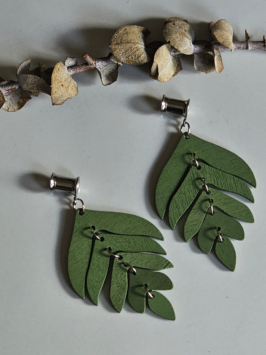 Large leaf dangle gauges