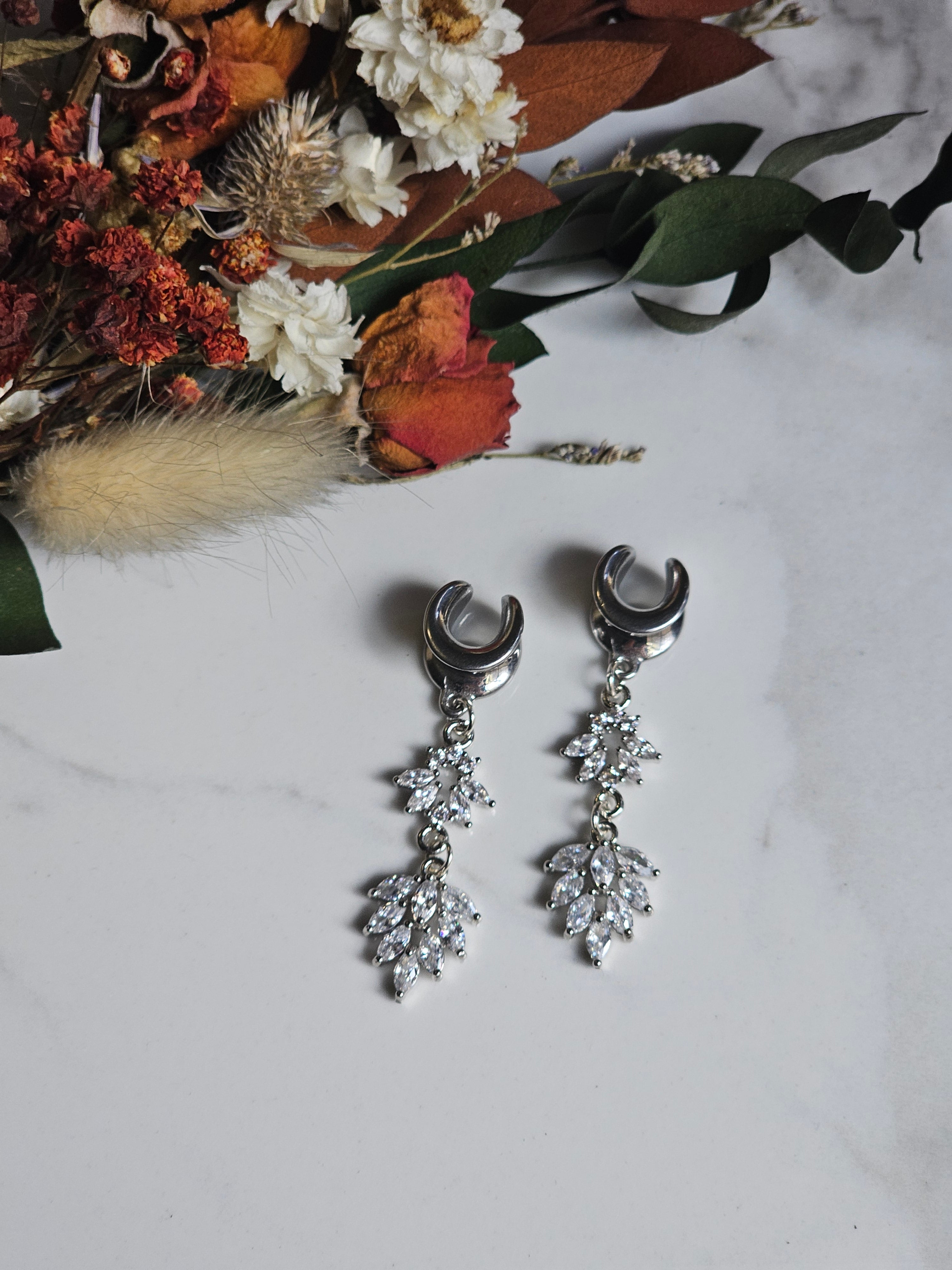 Special occasion dangle gauge saddles
