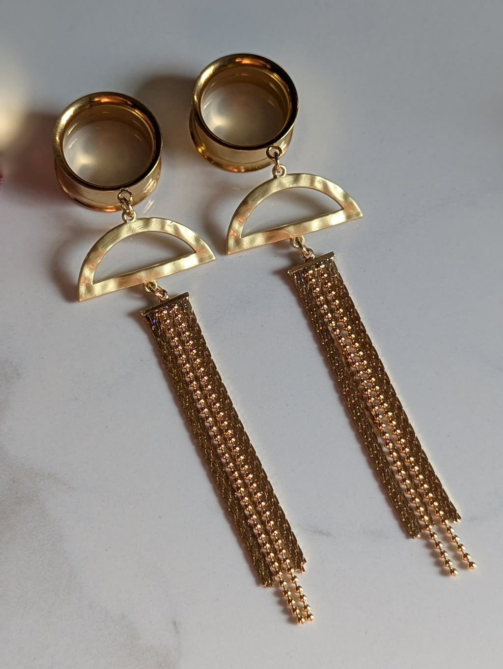 Tasseled dangle gauges
