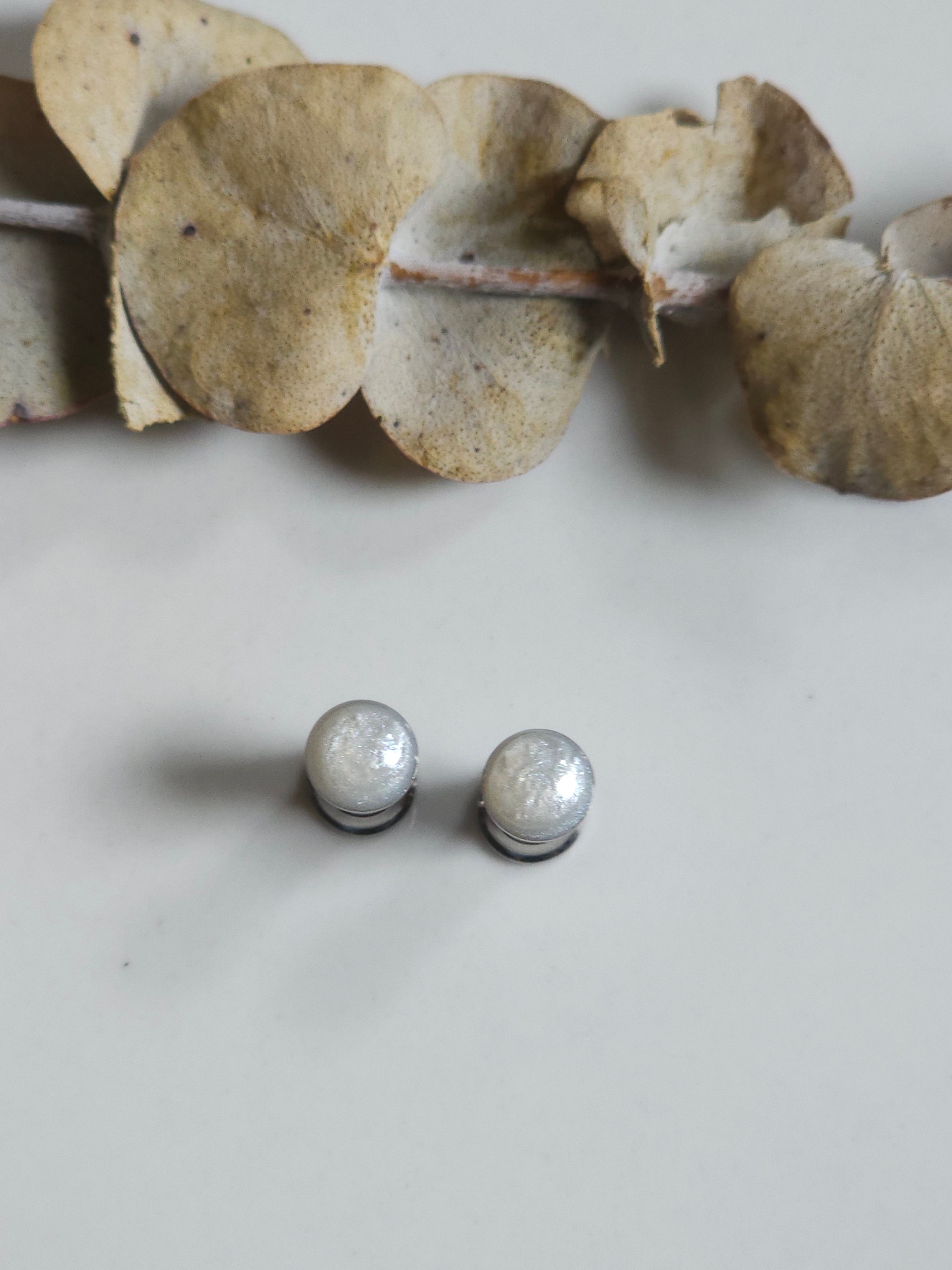 Pearlescent gauges plugs