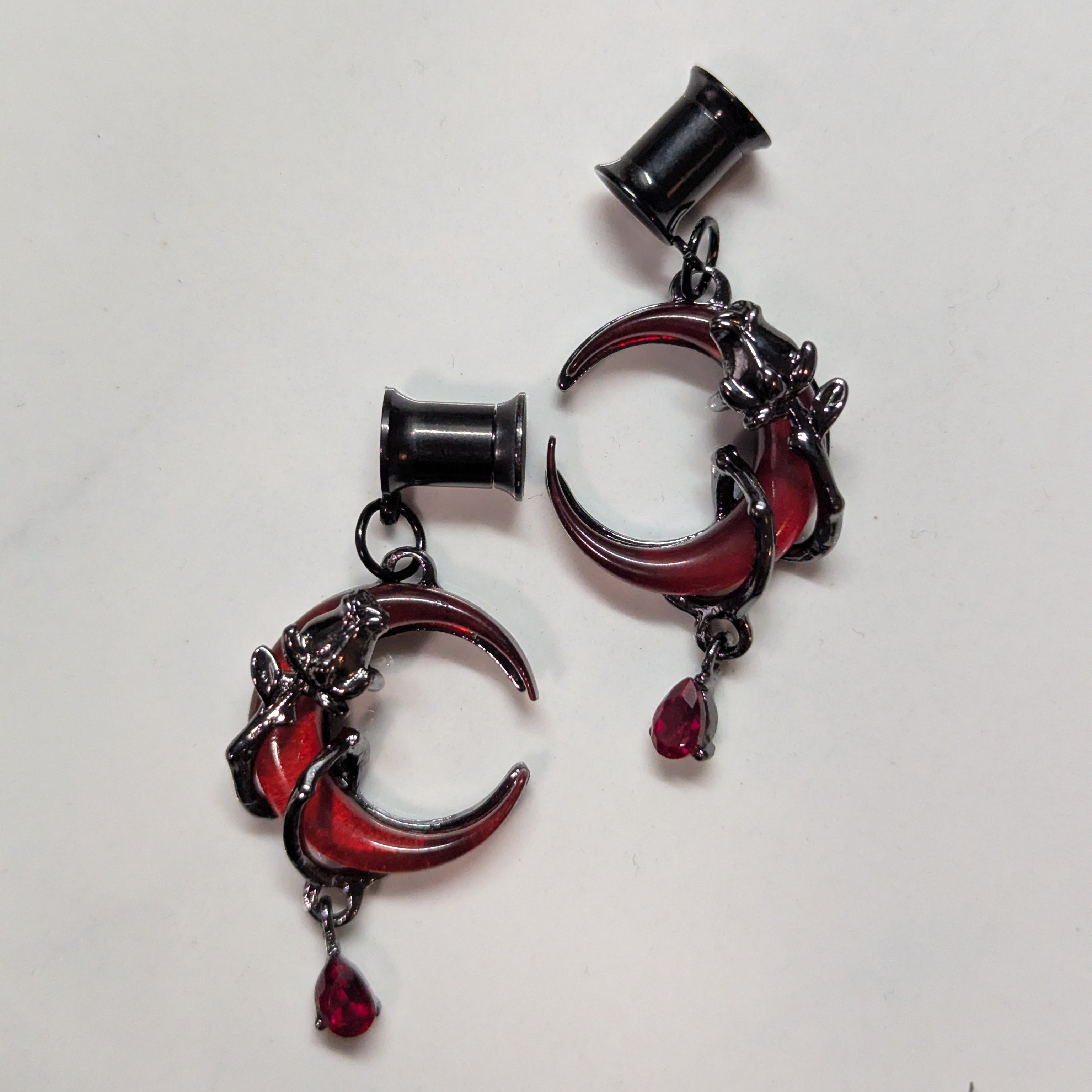 Red Crescent dangle gauges