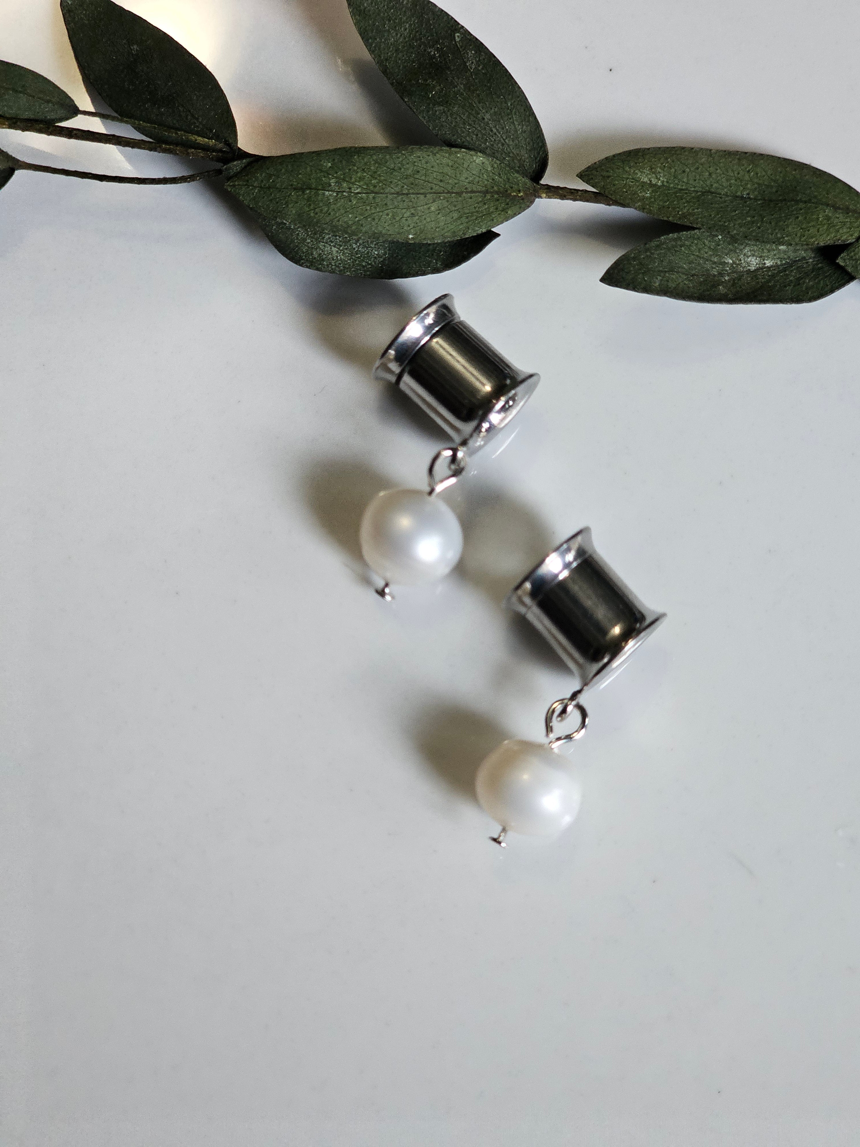 Simple Freshwater Pearl dangle gauges