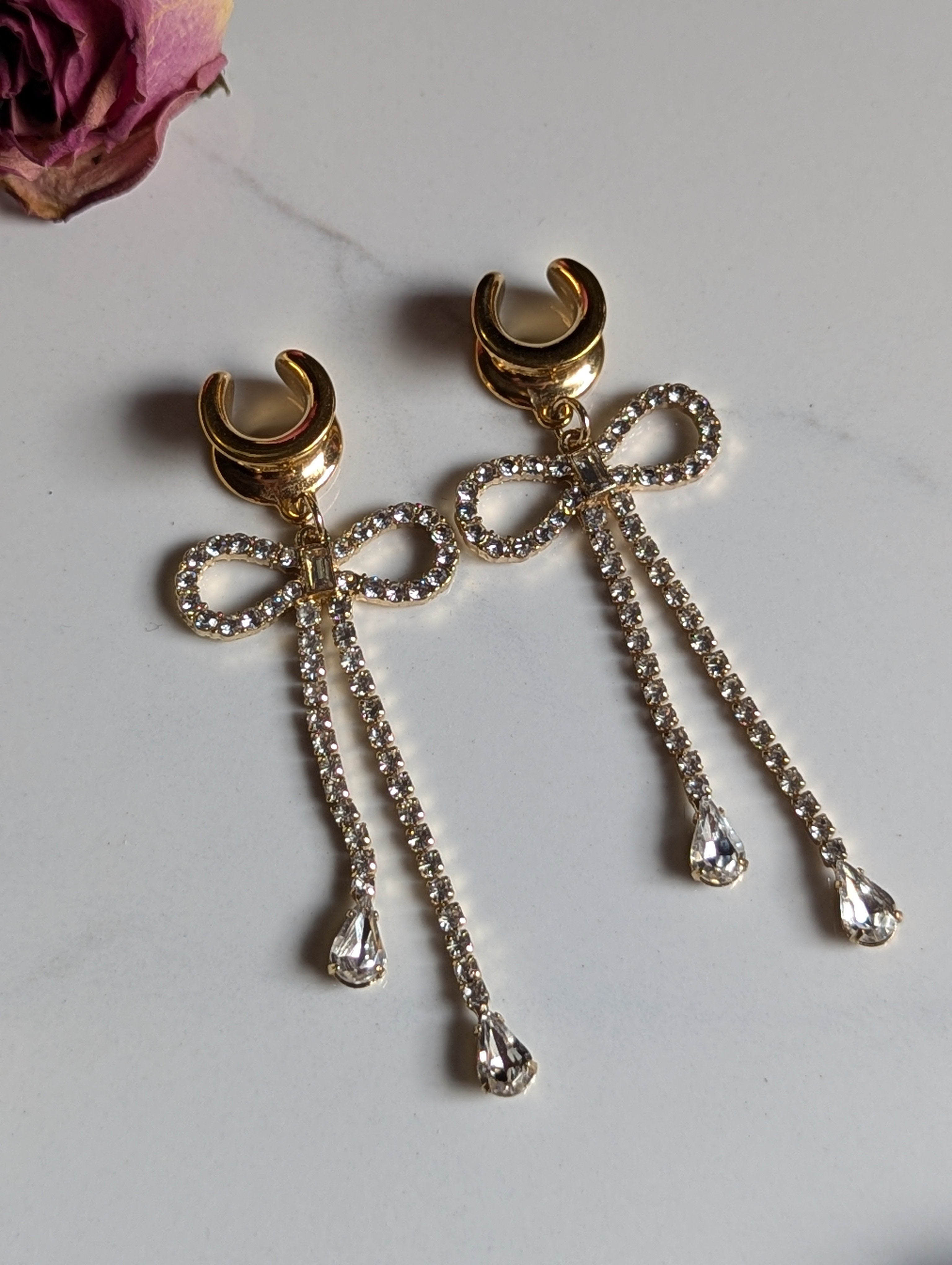 Diamond bow saddle gauges