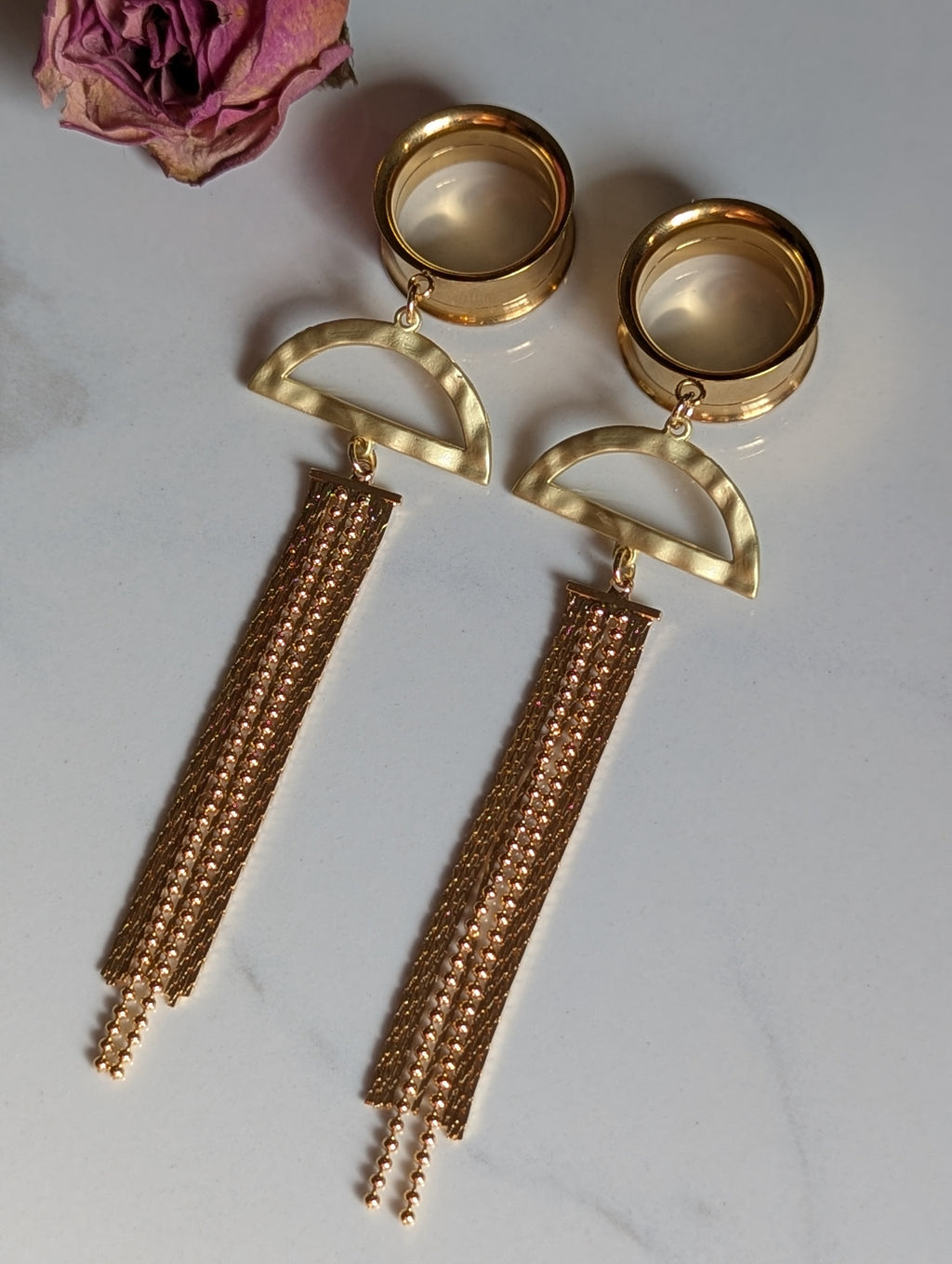 Tasseled dangle gauges