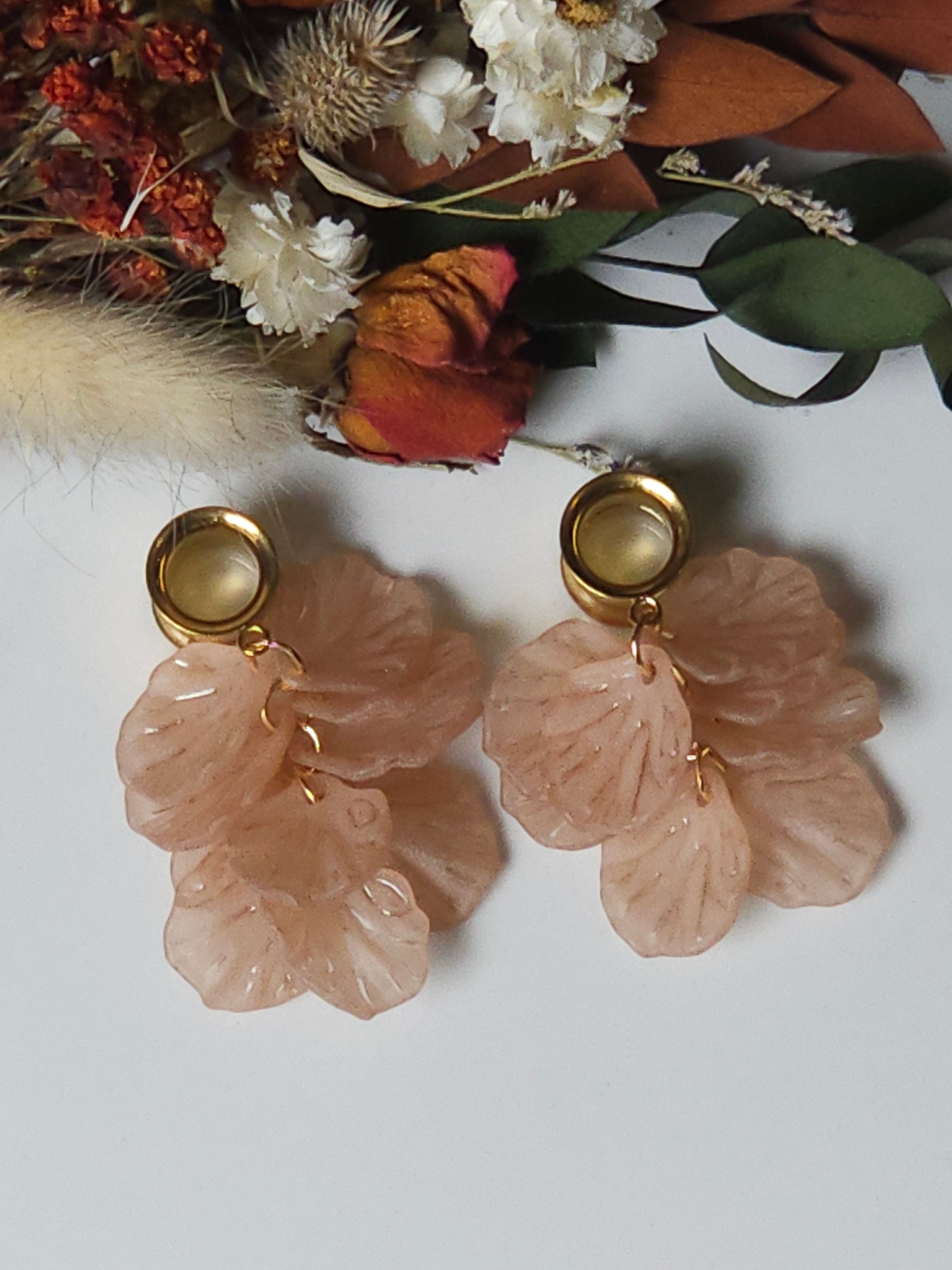 Tan petal dangle gauges