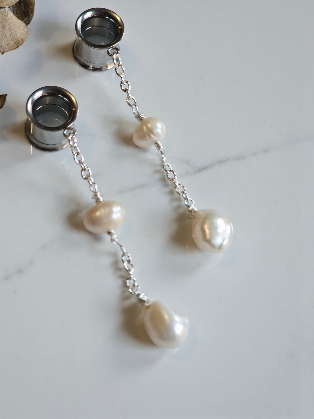 Irregular Freshwater pearl dangle gauges