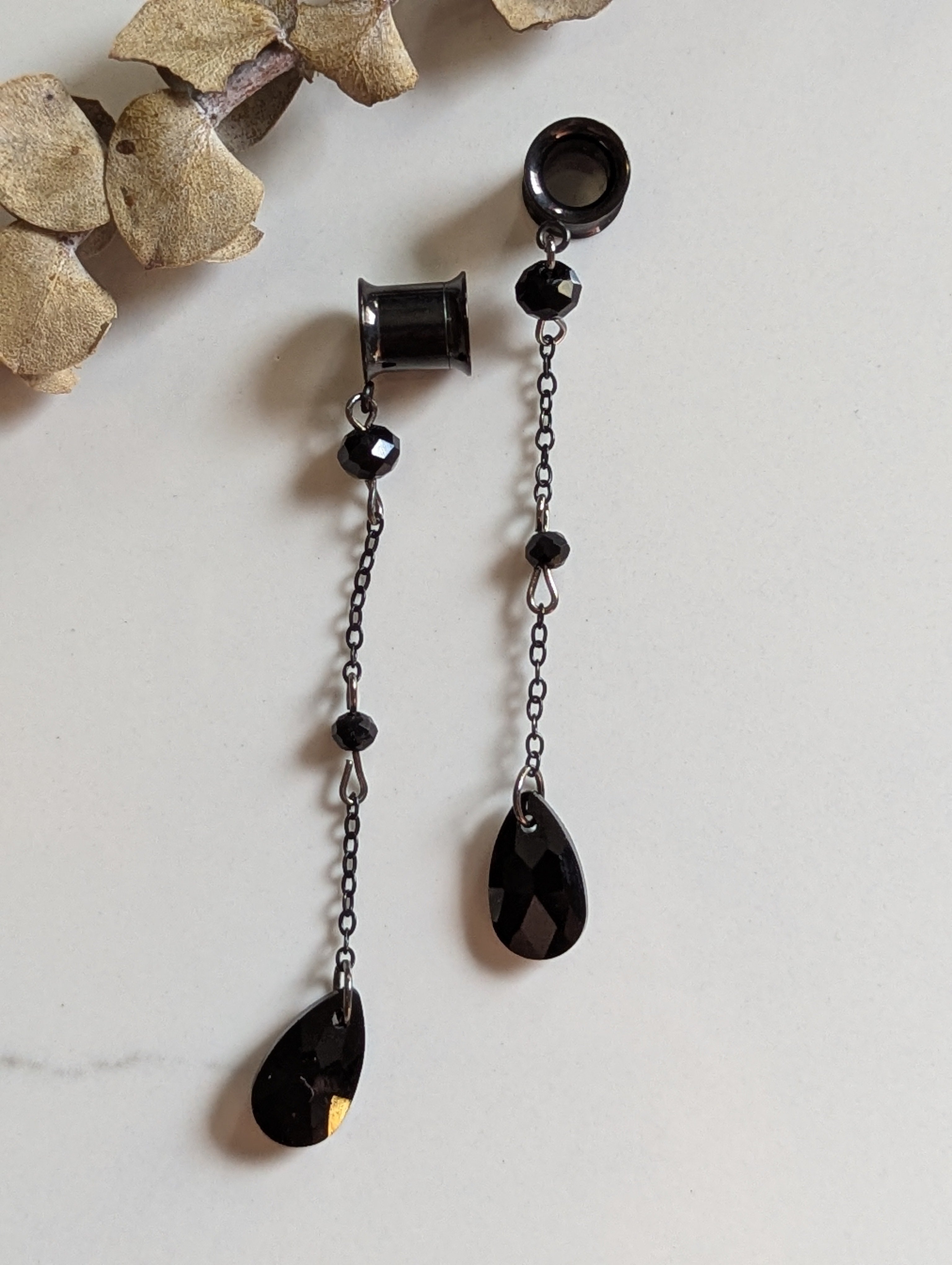 Simple black dangle gauges