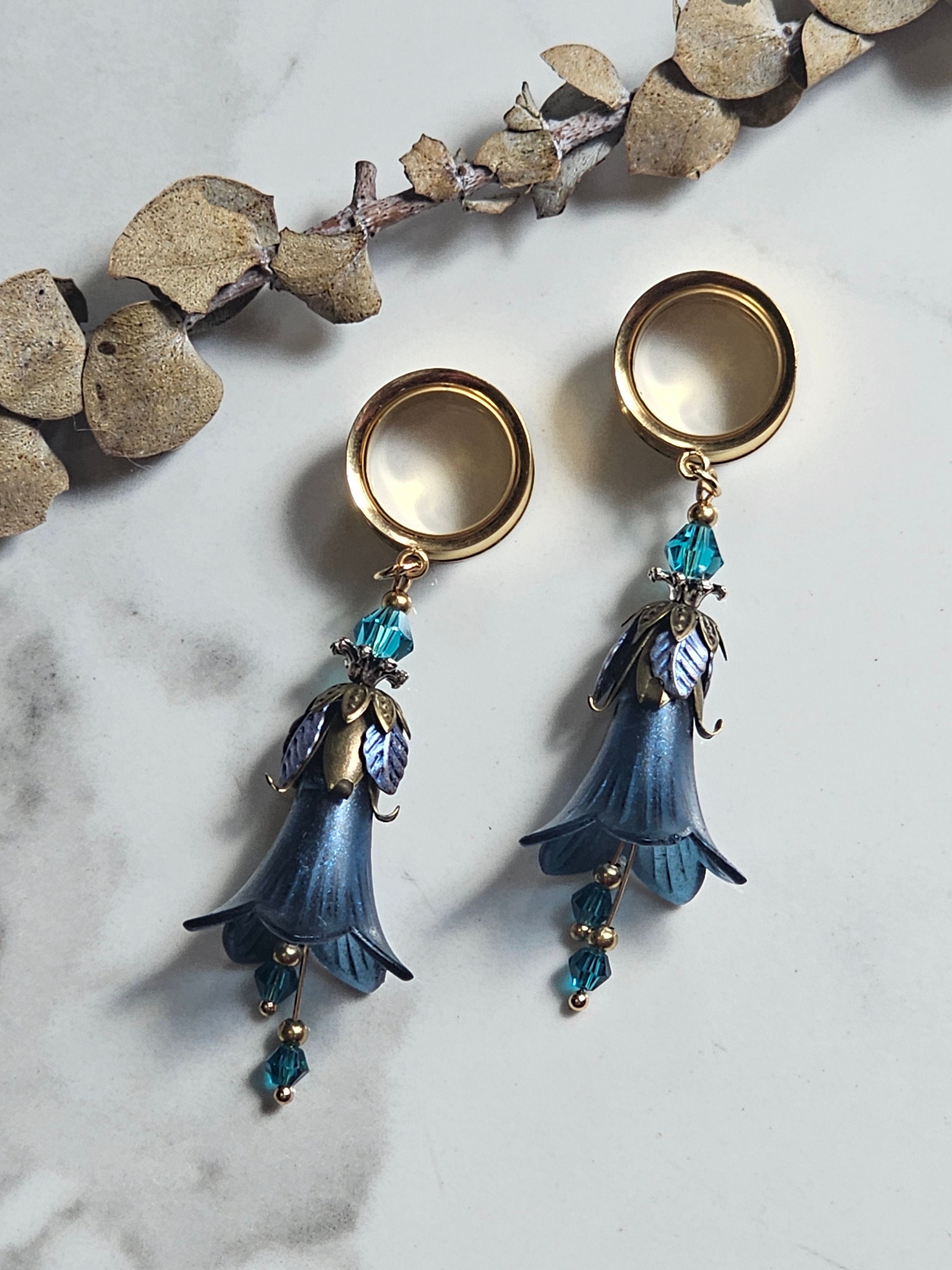 Trumpet flower dangle gauges