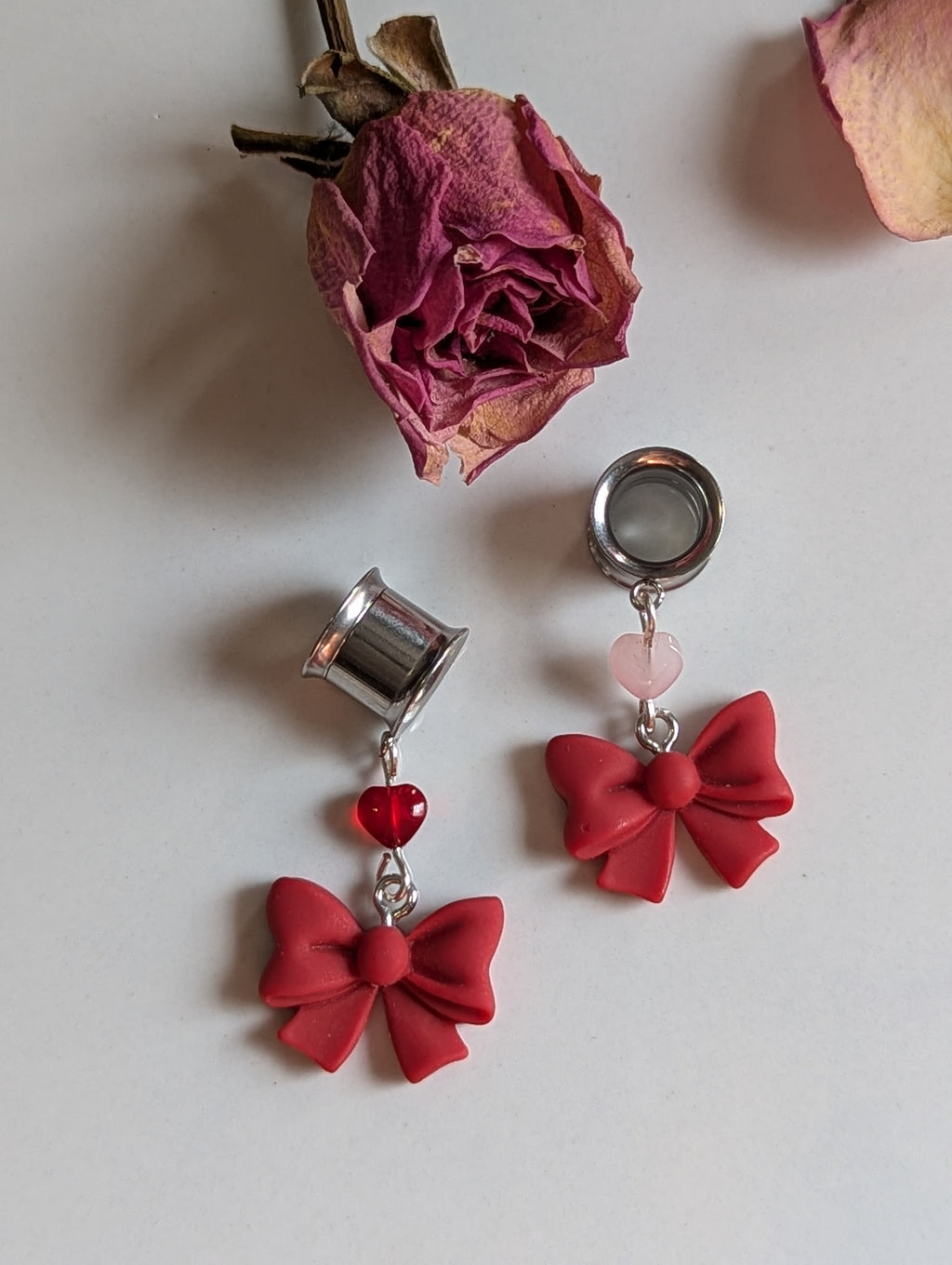 Red bow dangle gauges