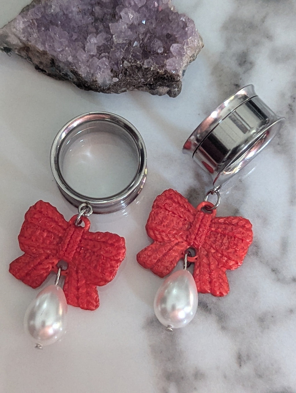 Quilted bow dangle gauges