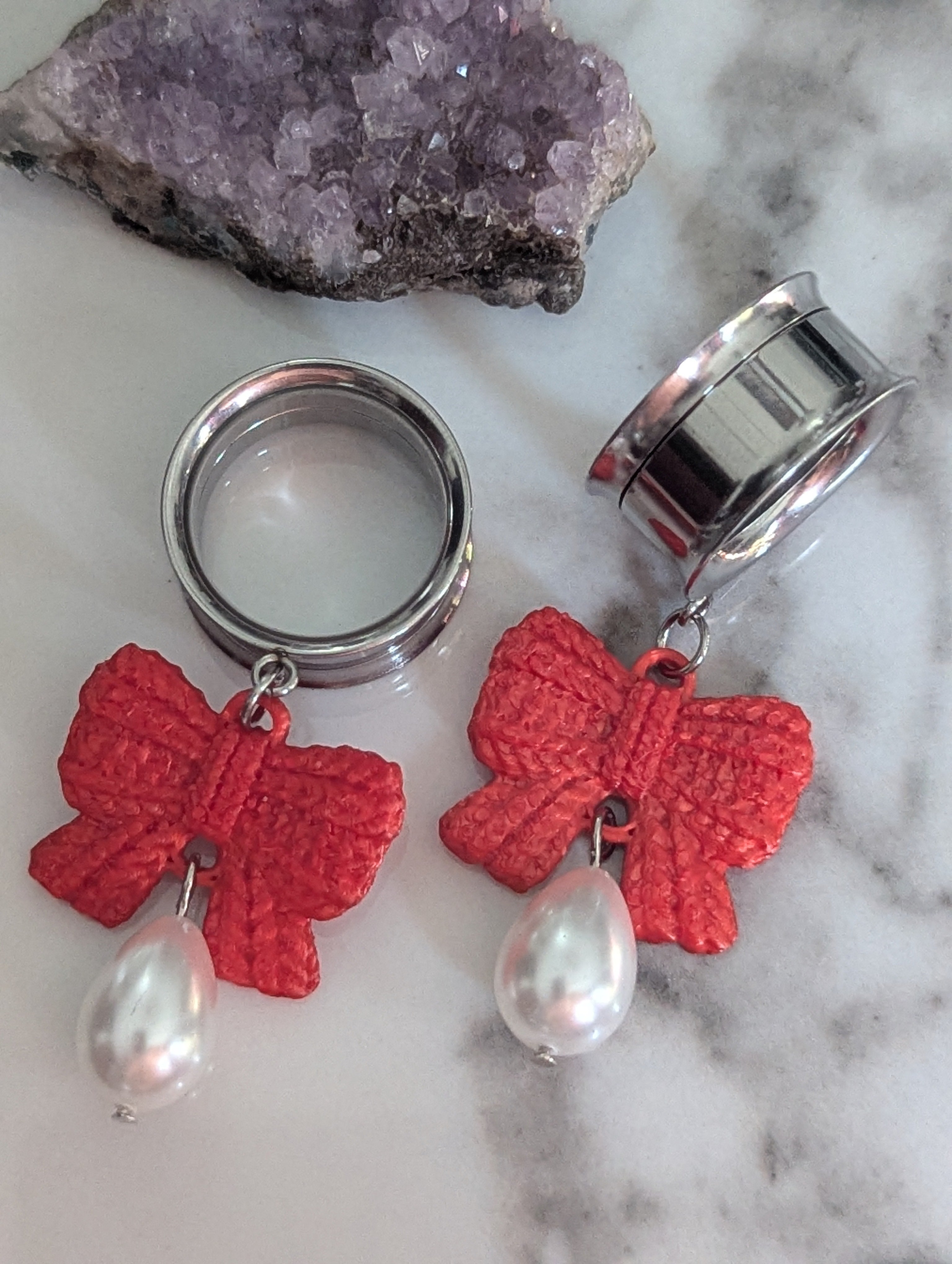 Quilted bow dangle gauges