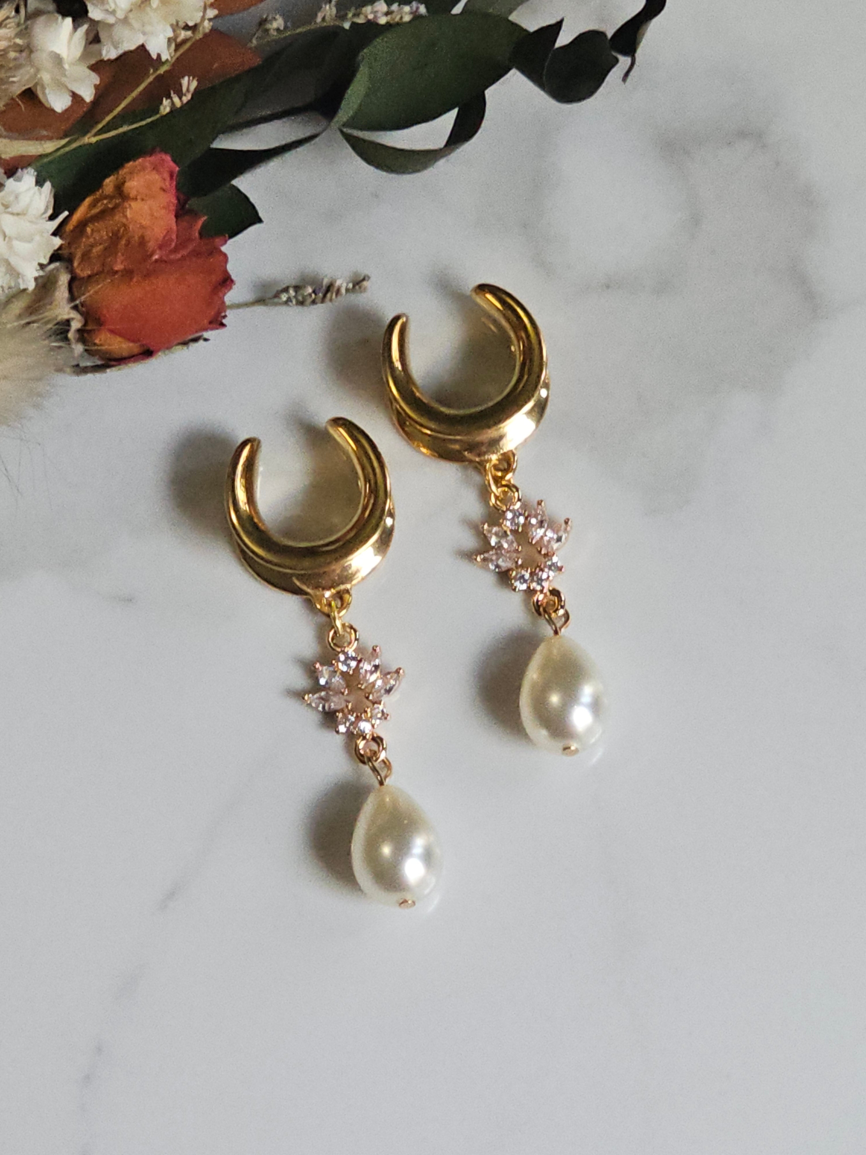 Beige Mallorca Pearl dangle saddles