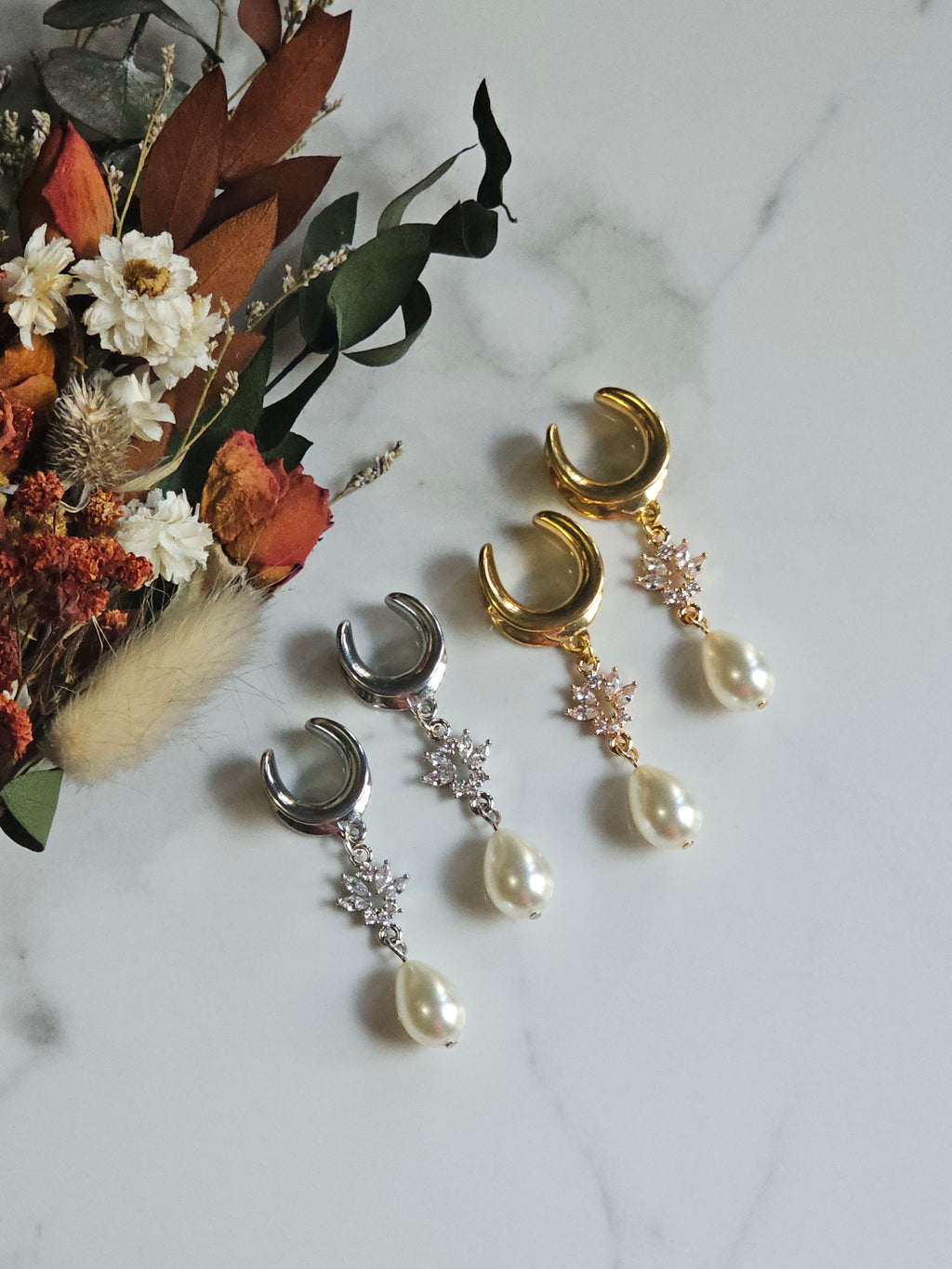 Beige Mallorca Pearl dangle saddles