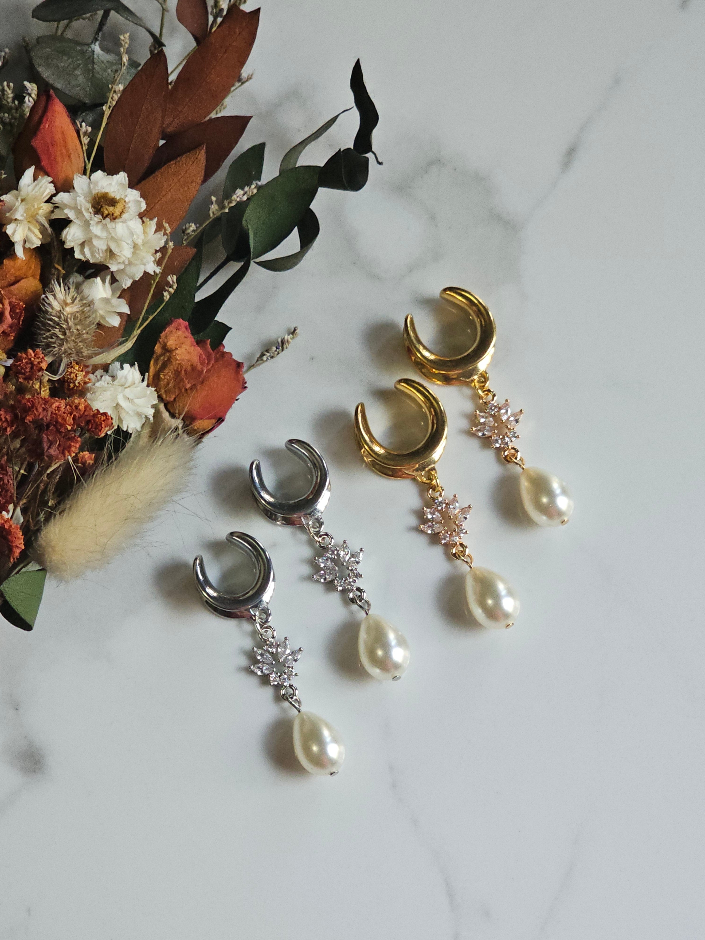 Beige Mallorca Pearl dangle saddles