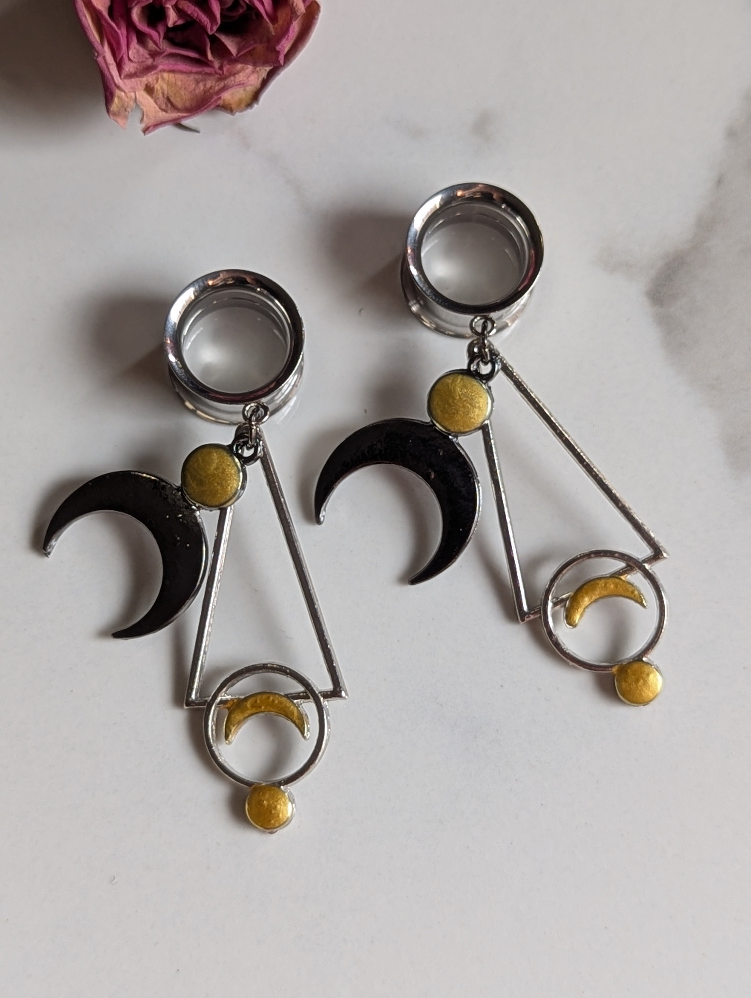 Lunar dangle gauges