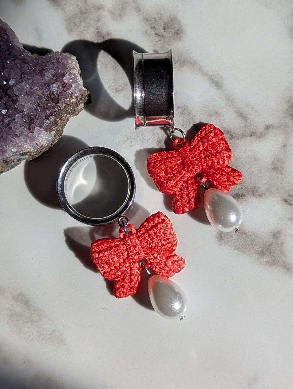 Quilted bow dangle gauges