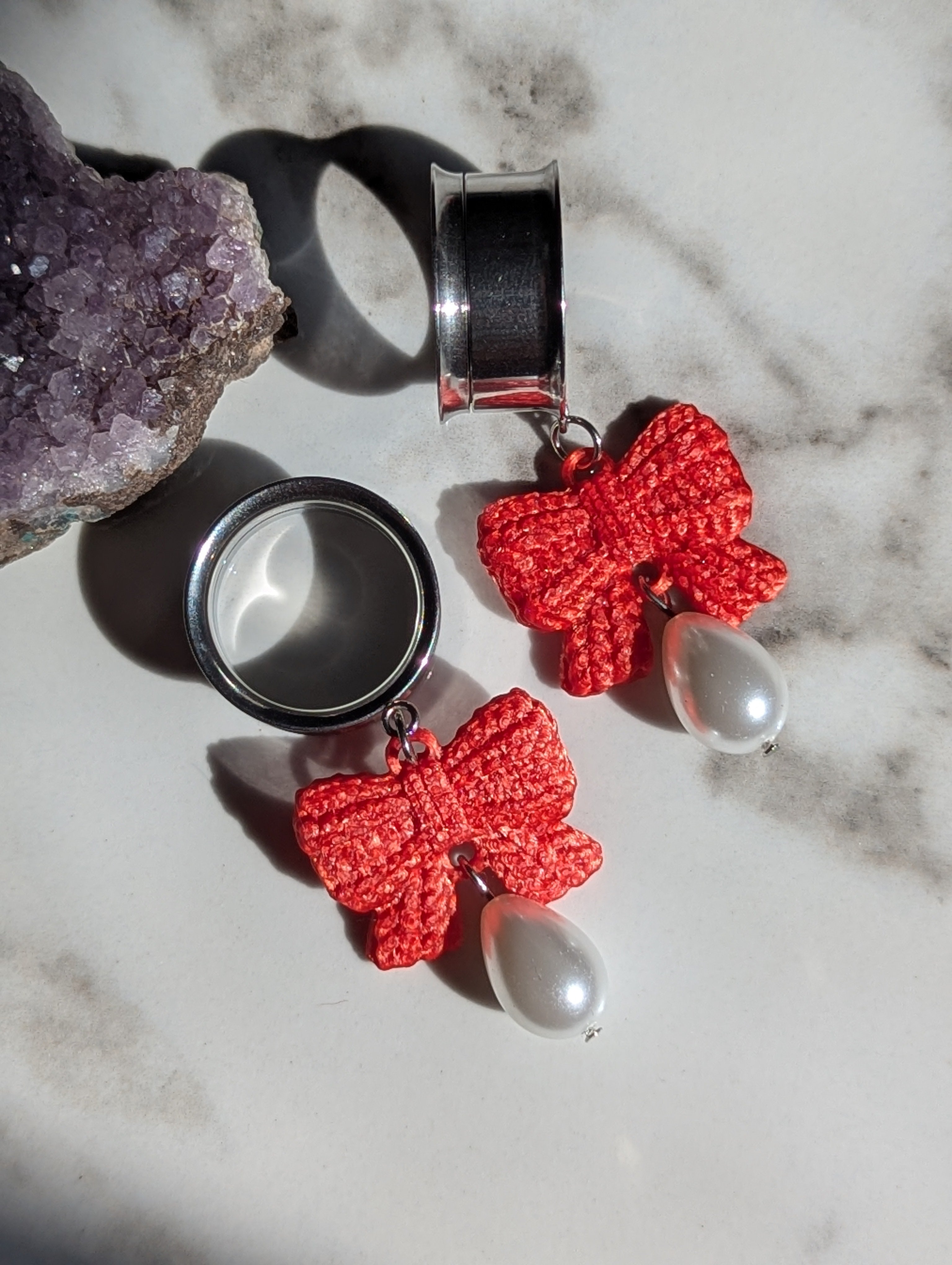 Quilted bow dangle gauges