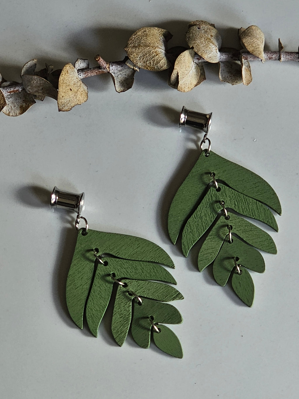 Large leaf dangle gauges