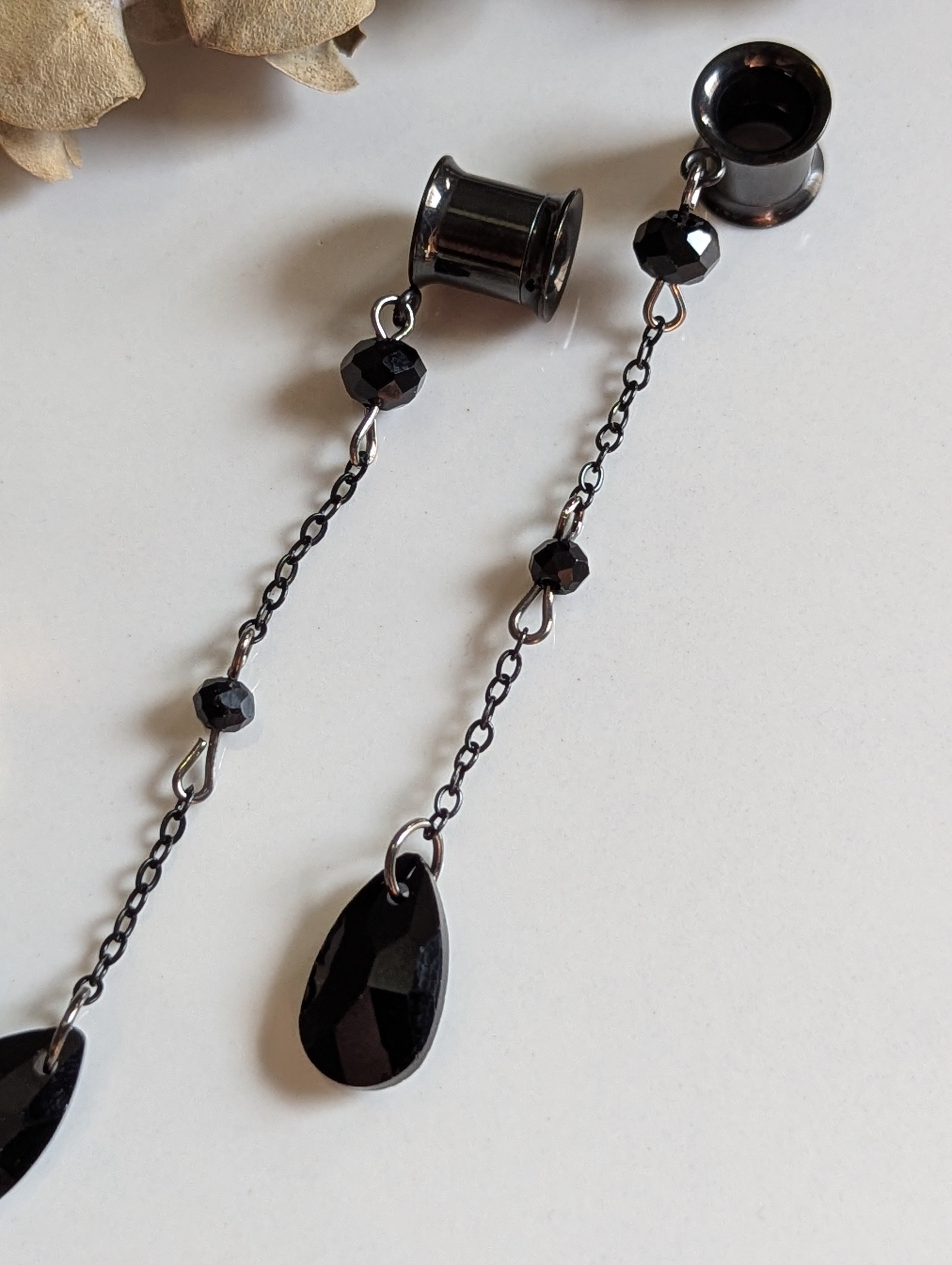Simple black dangle gauges