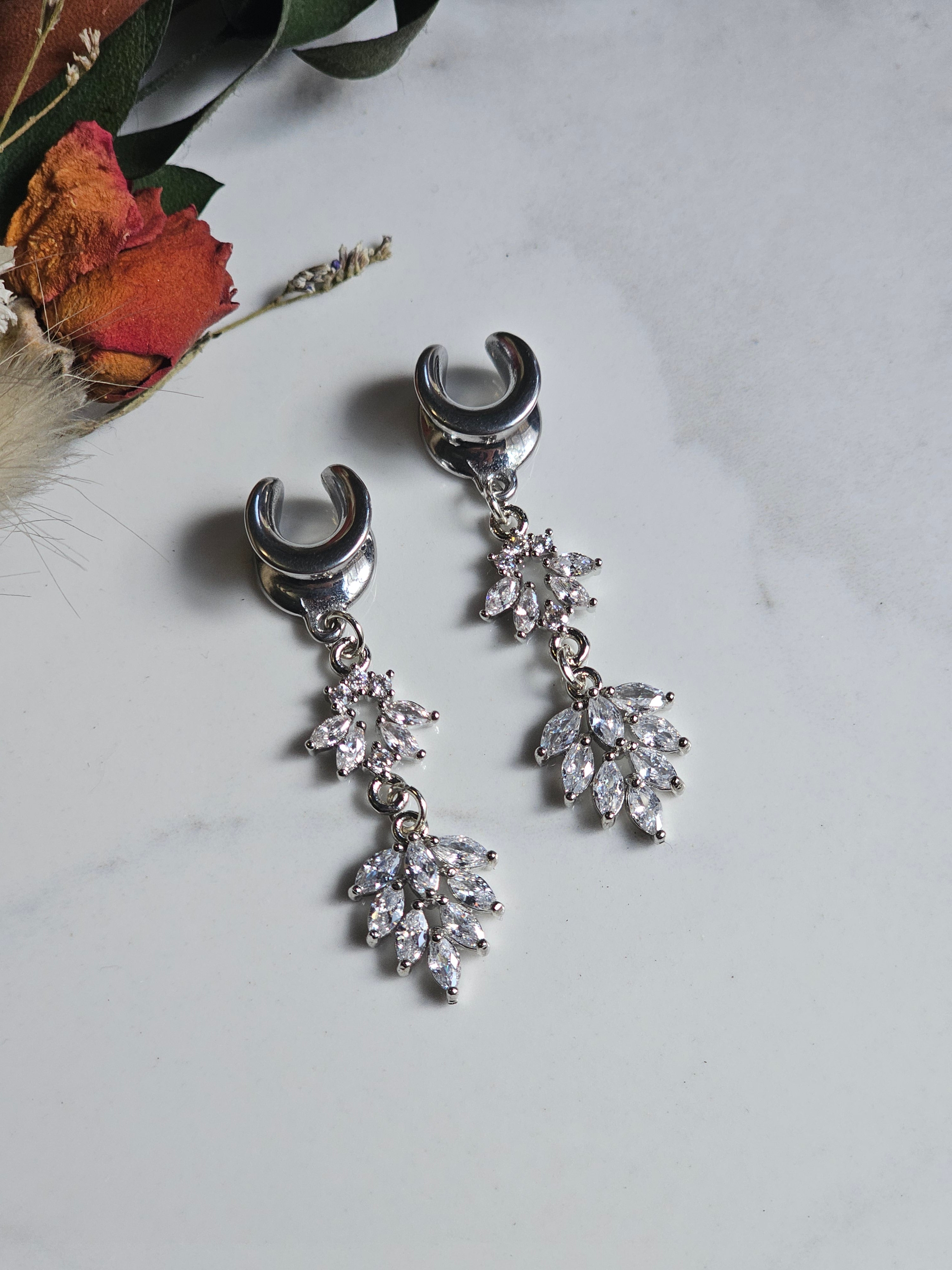 Special occasion dangle gauge saddles