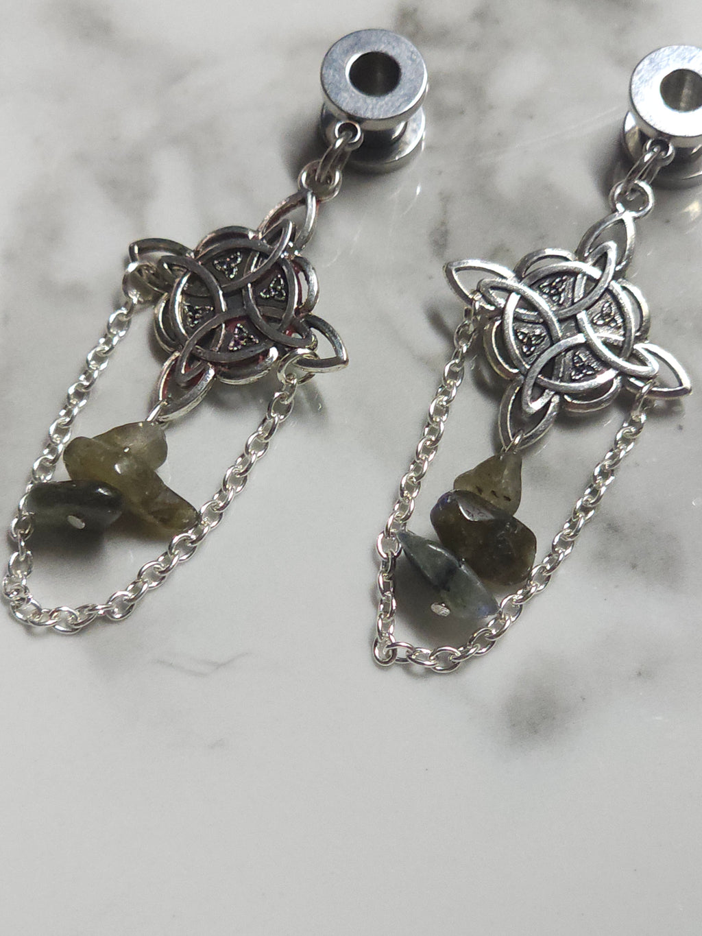 Witch's knot dangle gauges