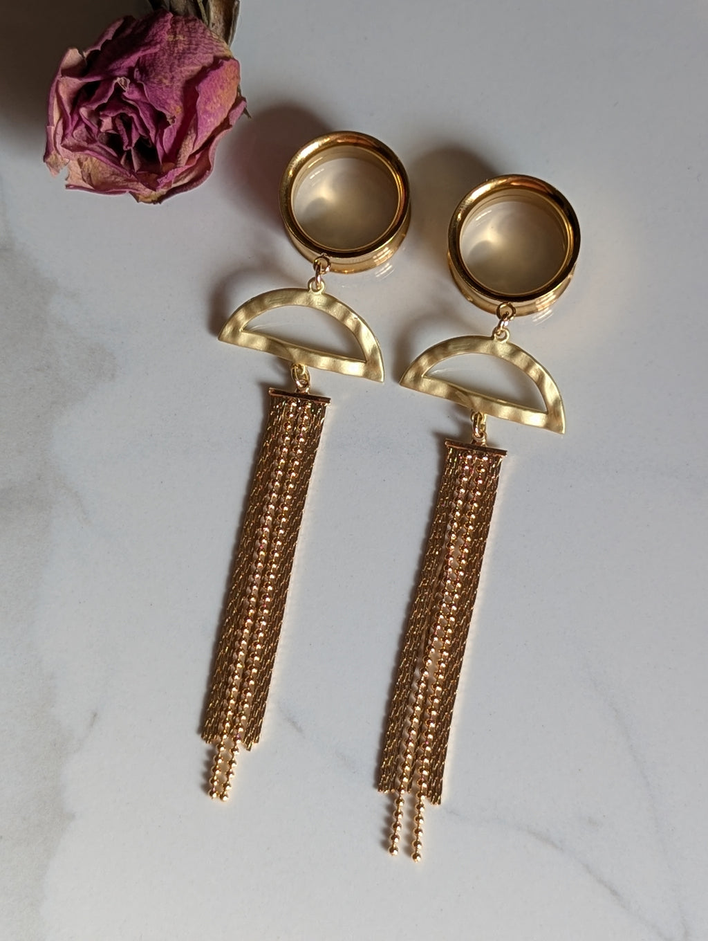 Tasseled dangle gauges