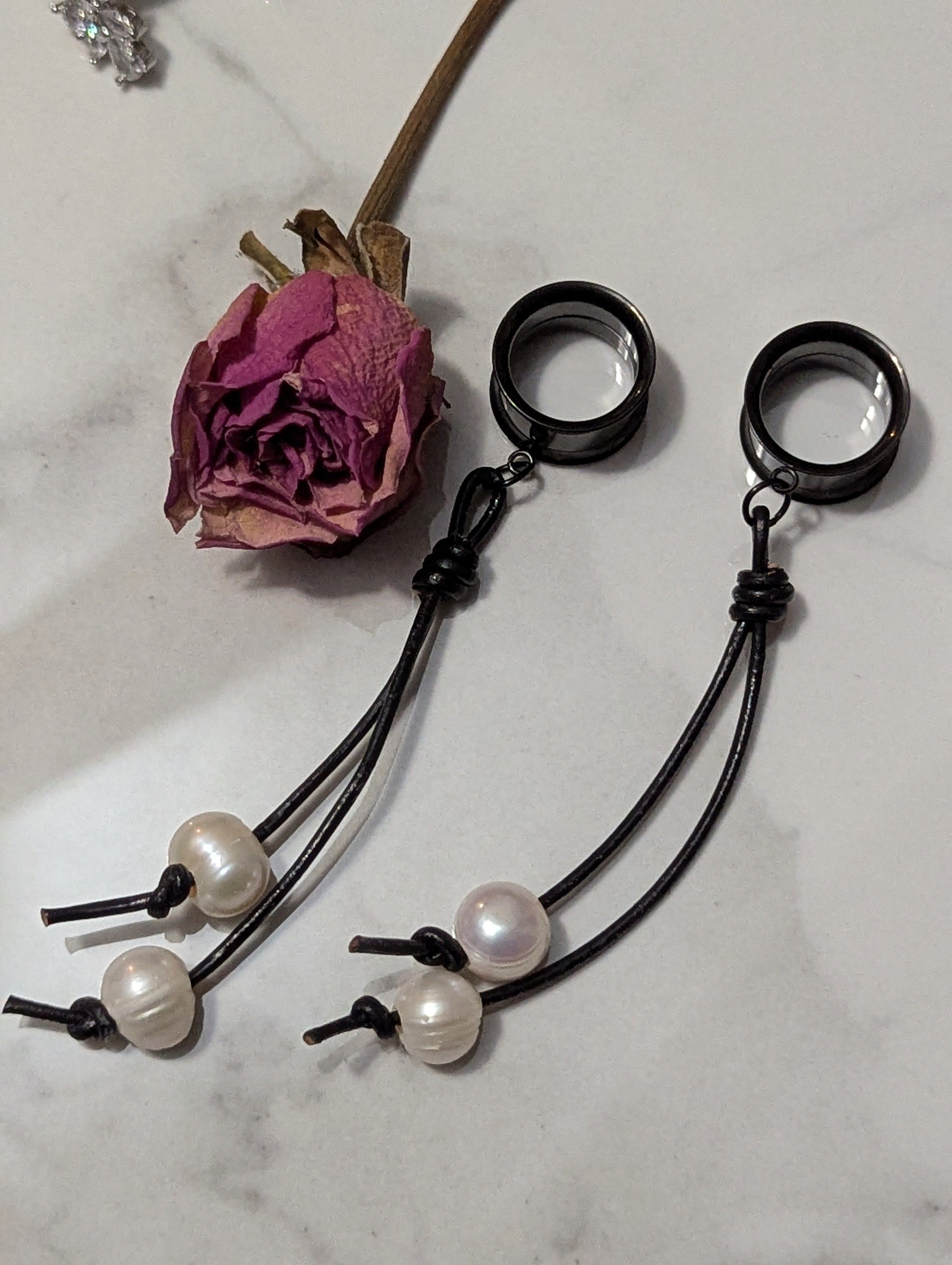 Leather dangle gauges