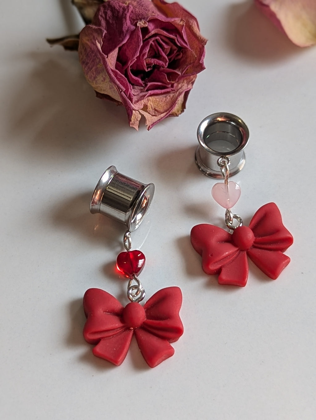 Red bow dangle gauges