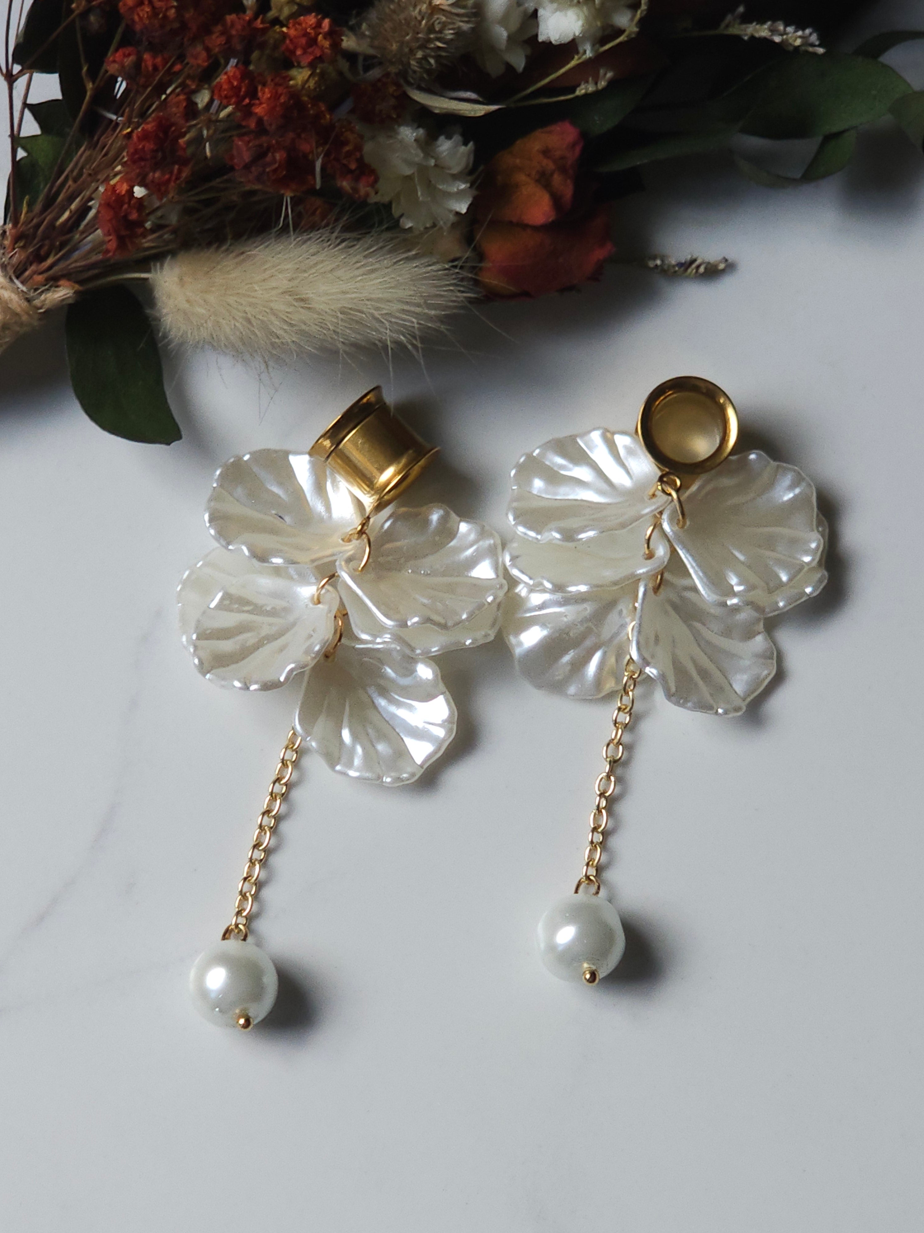 Petal and pearl dangle gauges