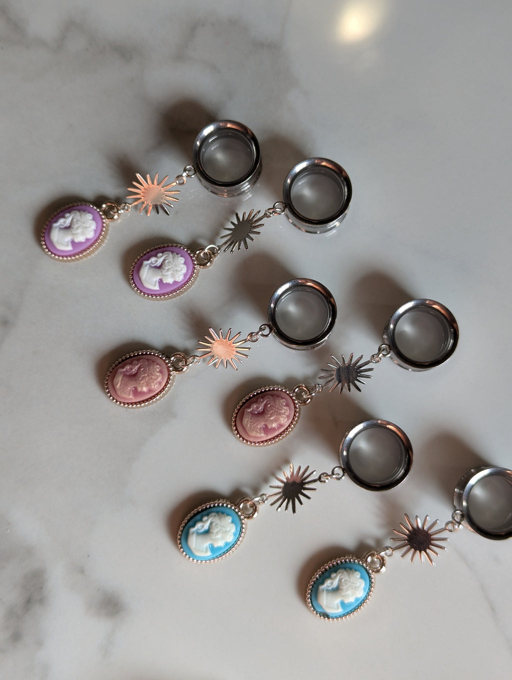 Cameo Dangle Gauges